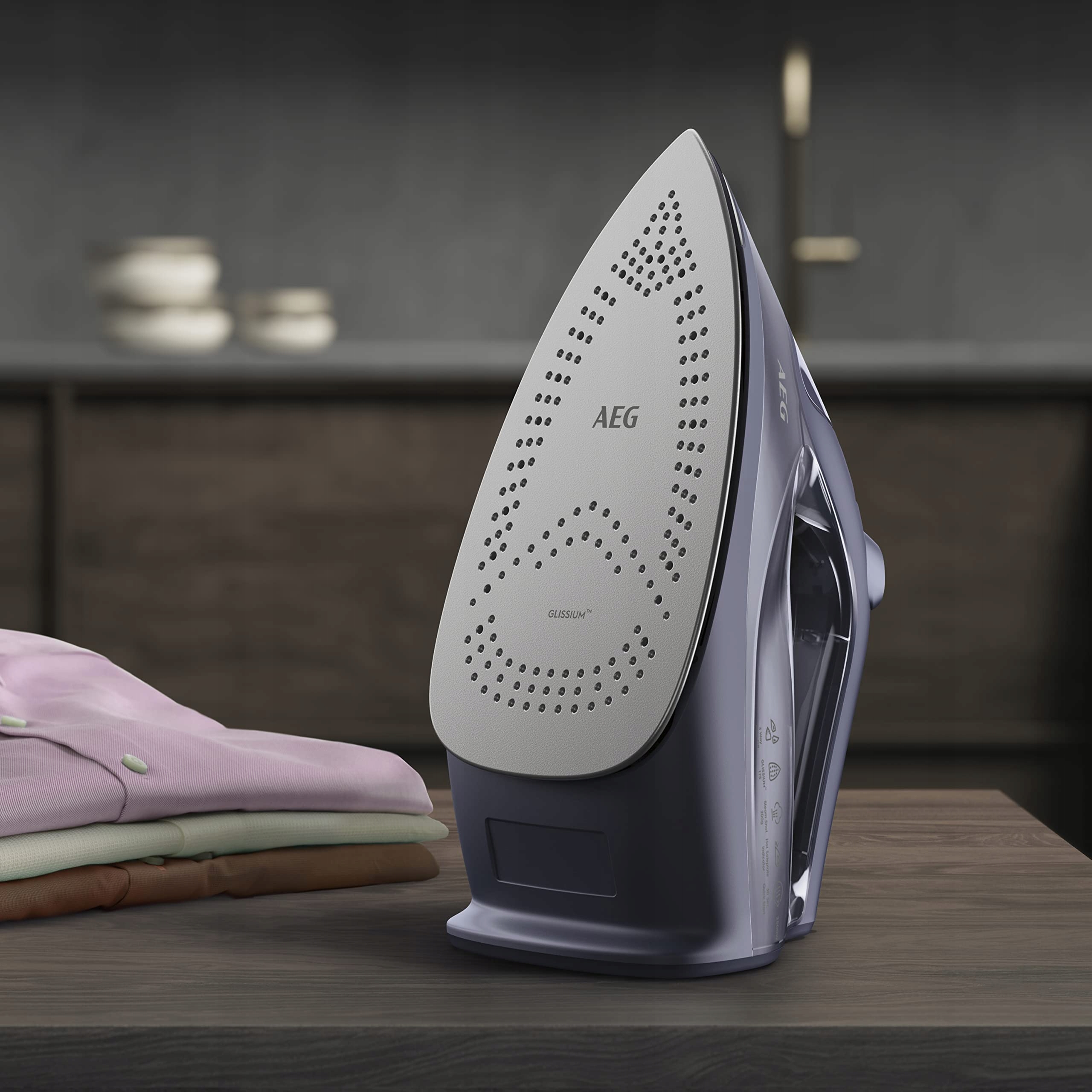AEG Żelazko 2500W 200g Uderzenie Parowe Antywapienny — miniatura 4