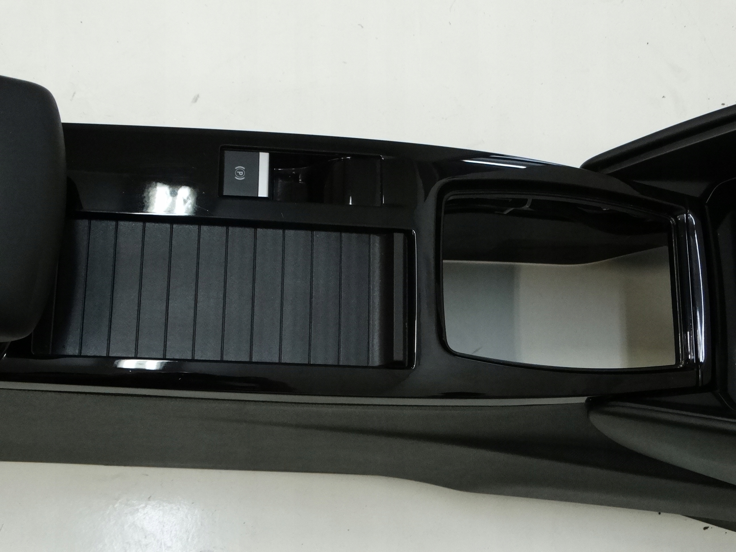 TUNEL central armrest CITROEN C4 III 9848088180 2020R.