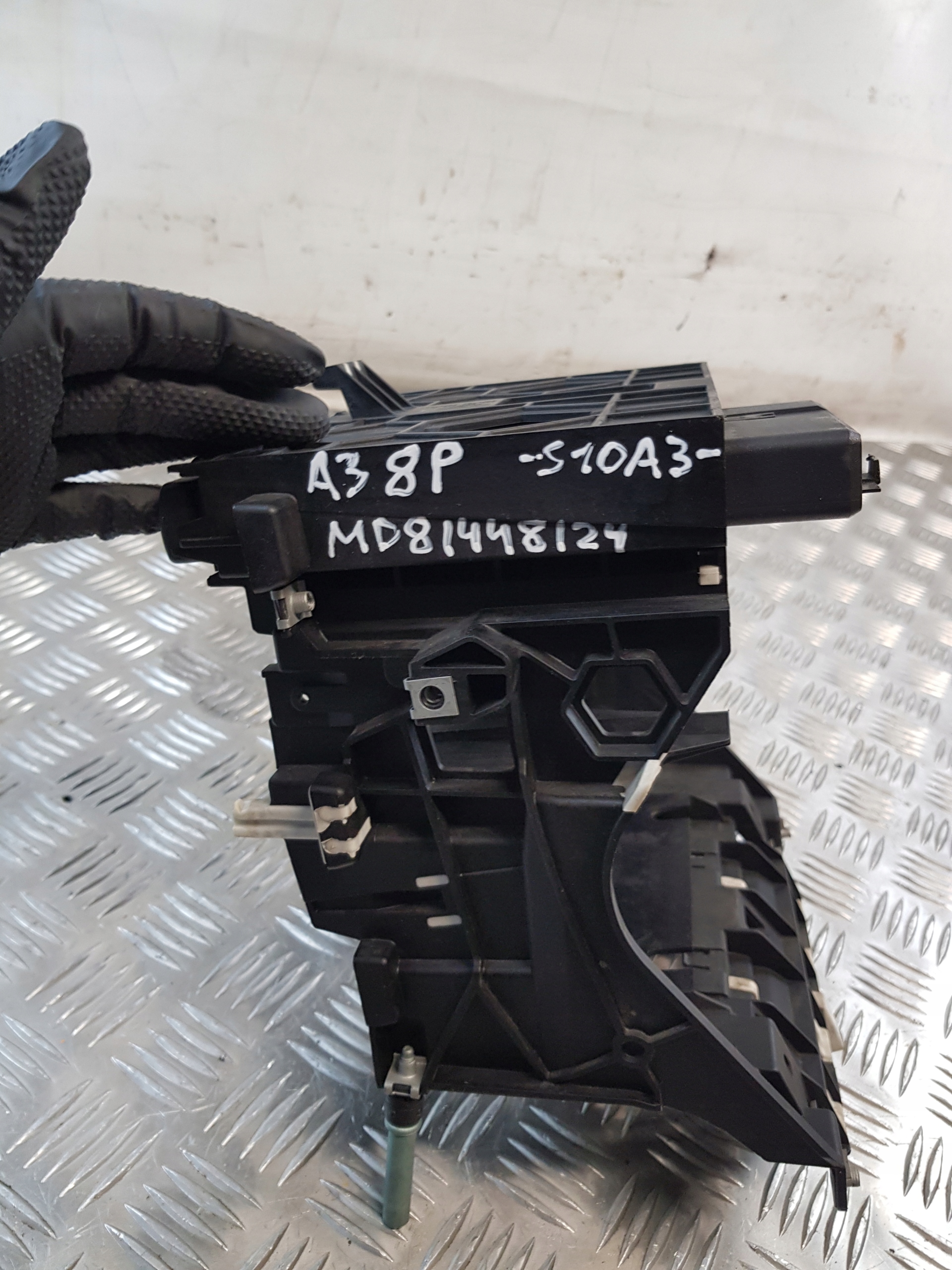 Châssis RADIA Console 8P0858005B AUDI A3 8P