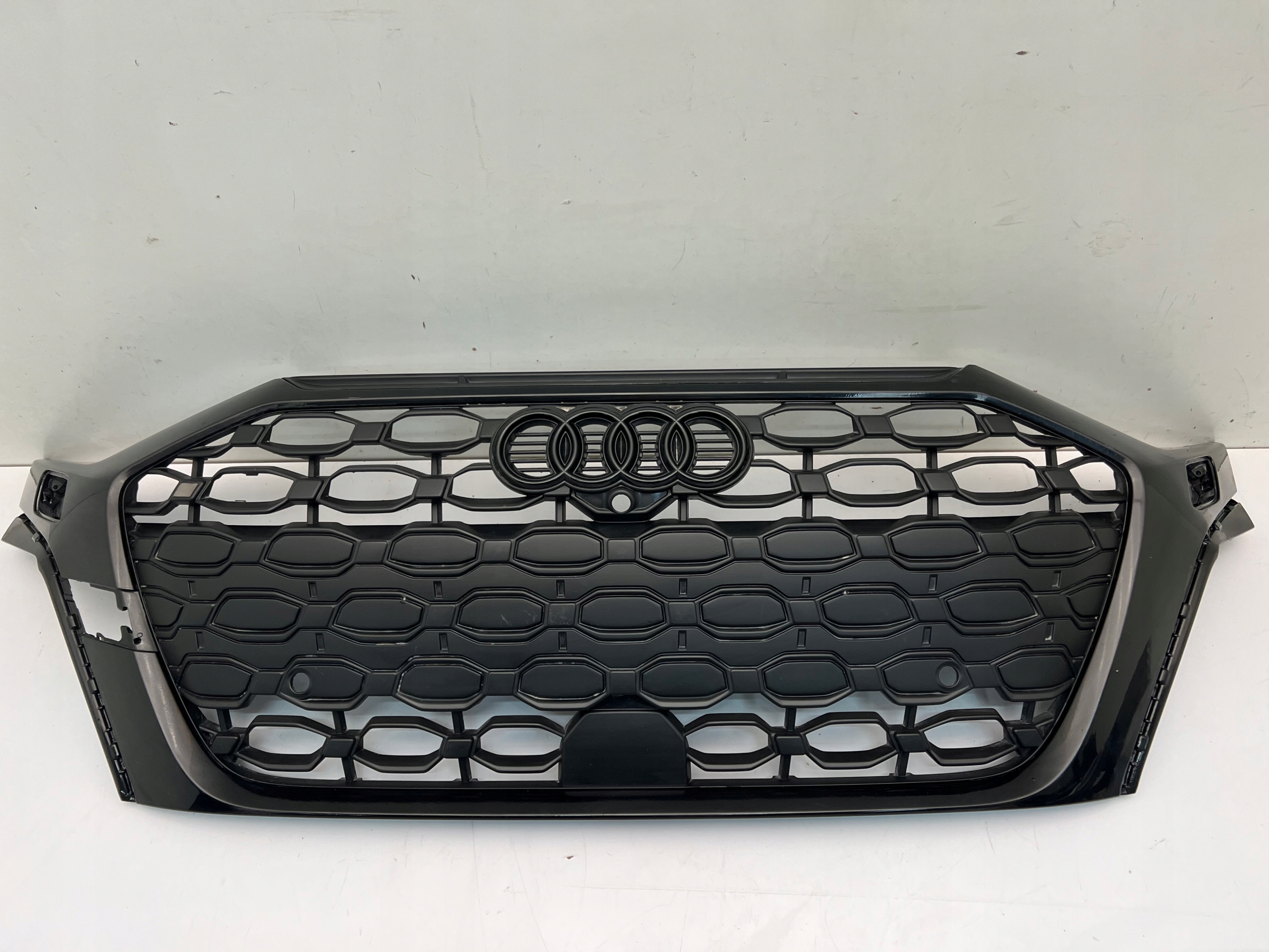 AUDI RS3 IV 8Y ATRAPA GRILL CHROM ZDERZAKA PRZEDNIEGO PRZÓD 20- N Numer katalogowy części 8Y0807725