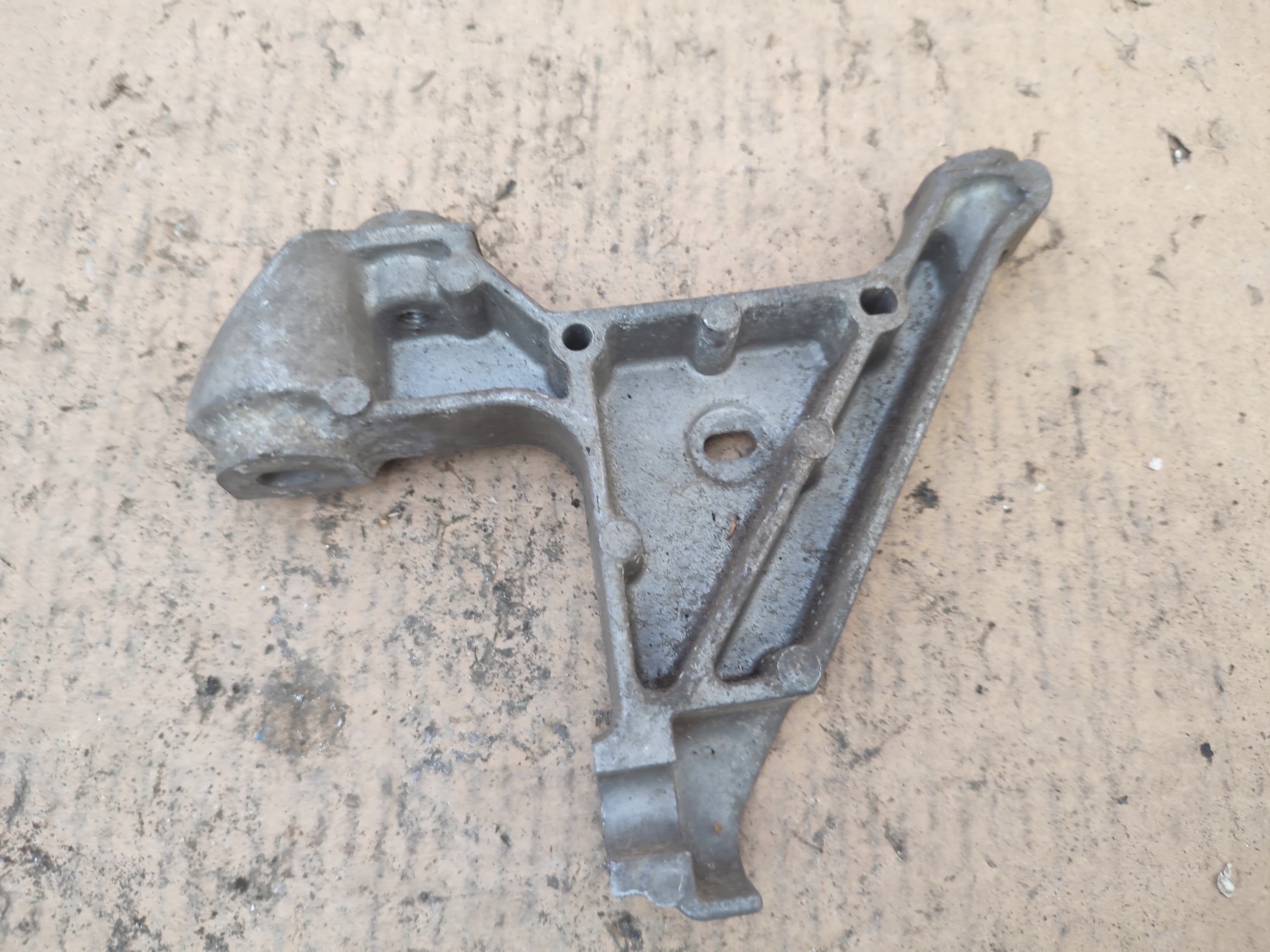 holder engine mount RENAULT VIVARO TRAFIC III 93450725 244834609R