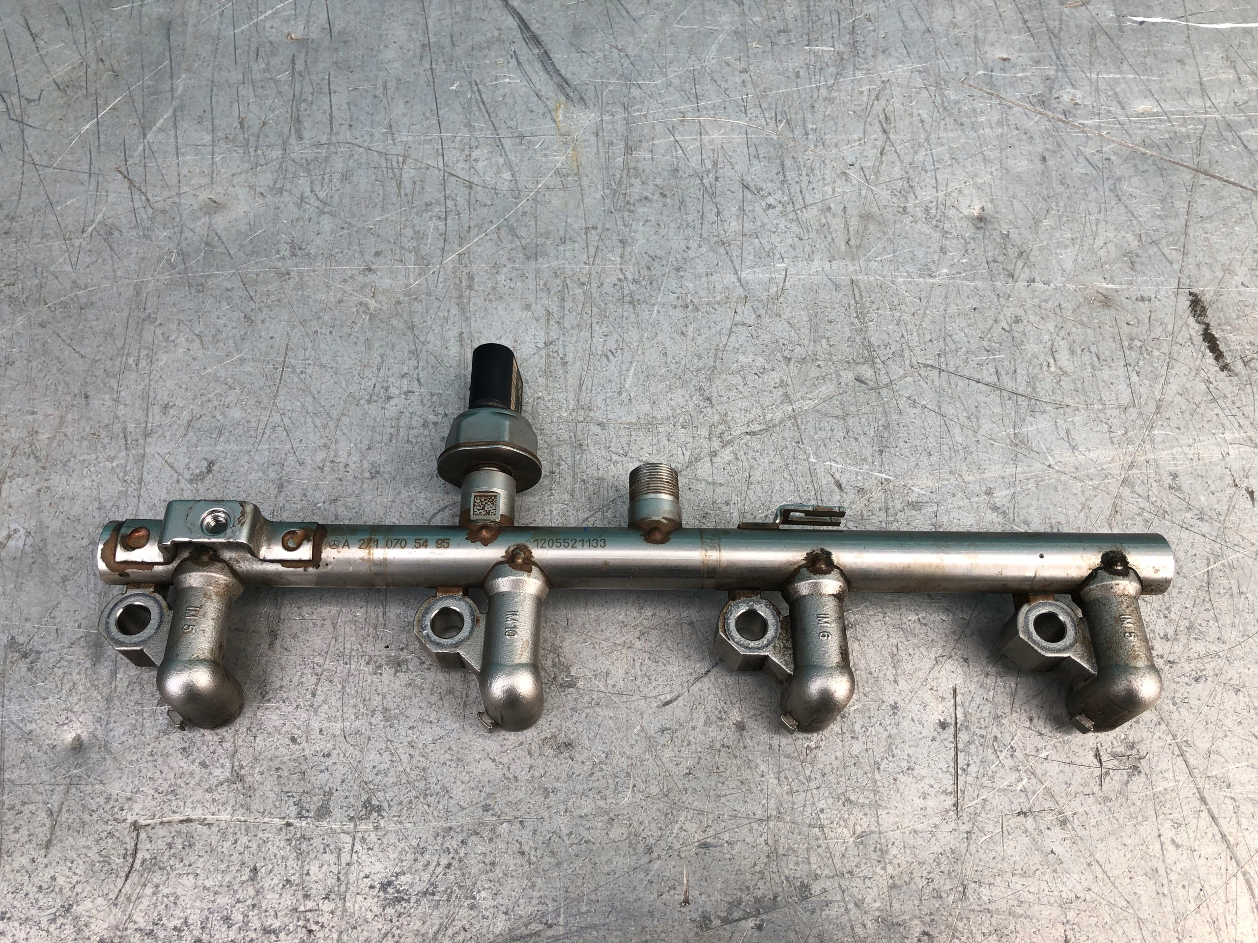 A2710705495 - MERCEDE R172 1,8 CGI топливная рейка M271