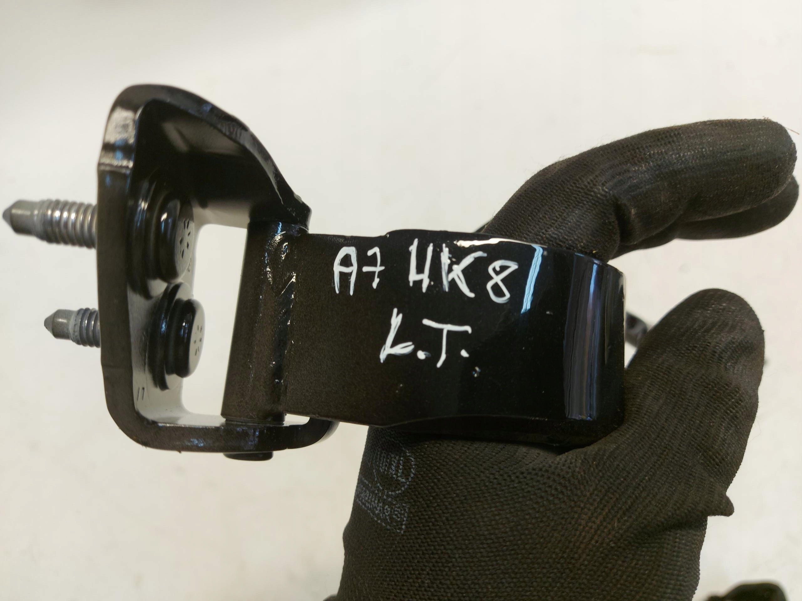 Audi A7 4K8 LIFT 45 TFSI hinge bonnet boot left rear part