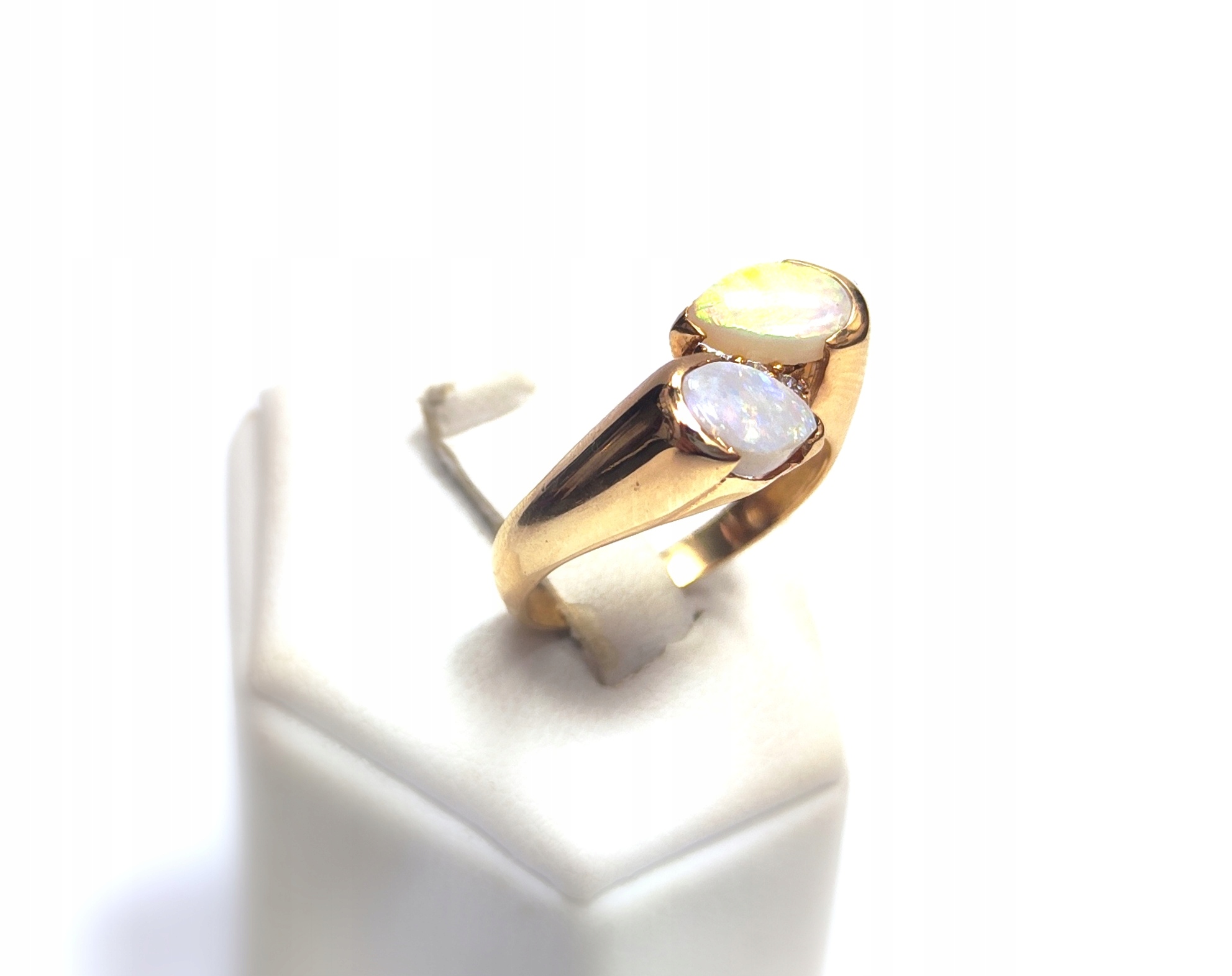 Pierścionek z opalami 585 5,40g interLOMBARD Rozmiar/Średnica wew. (mm) 20/19,00