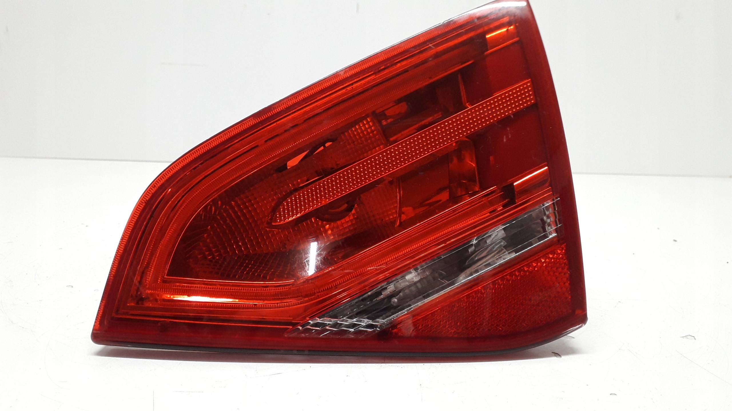 AUDI A3 8P CABRIO LAMPA PRAWA TYLNA W KLAPE