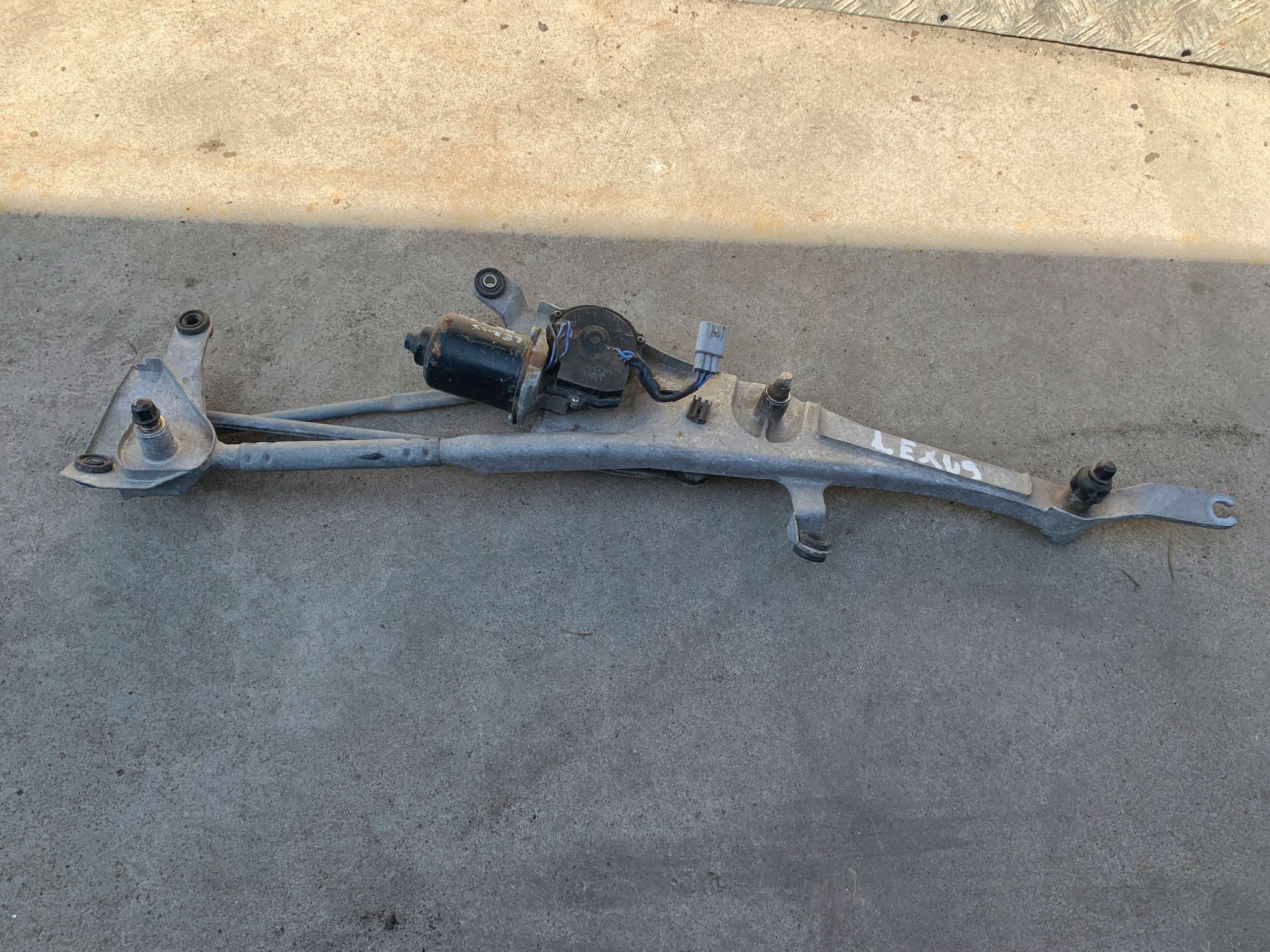 LEXUS RX350 wiper mechanism front