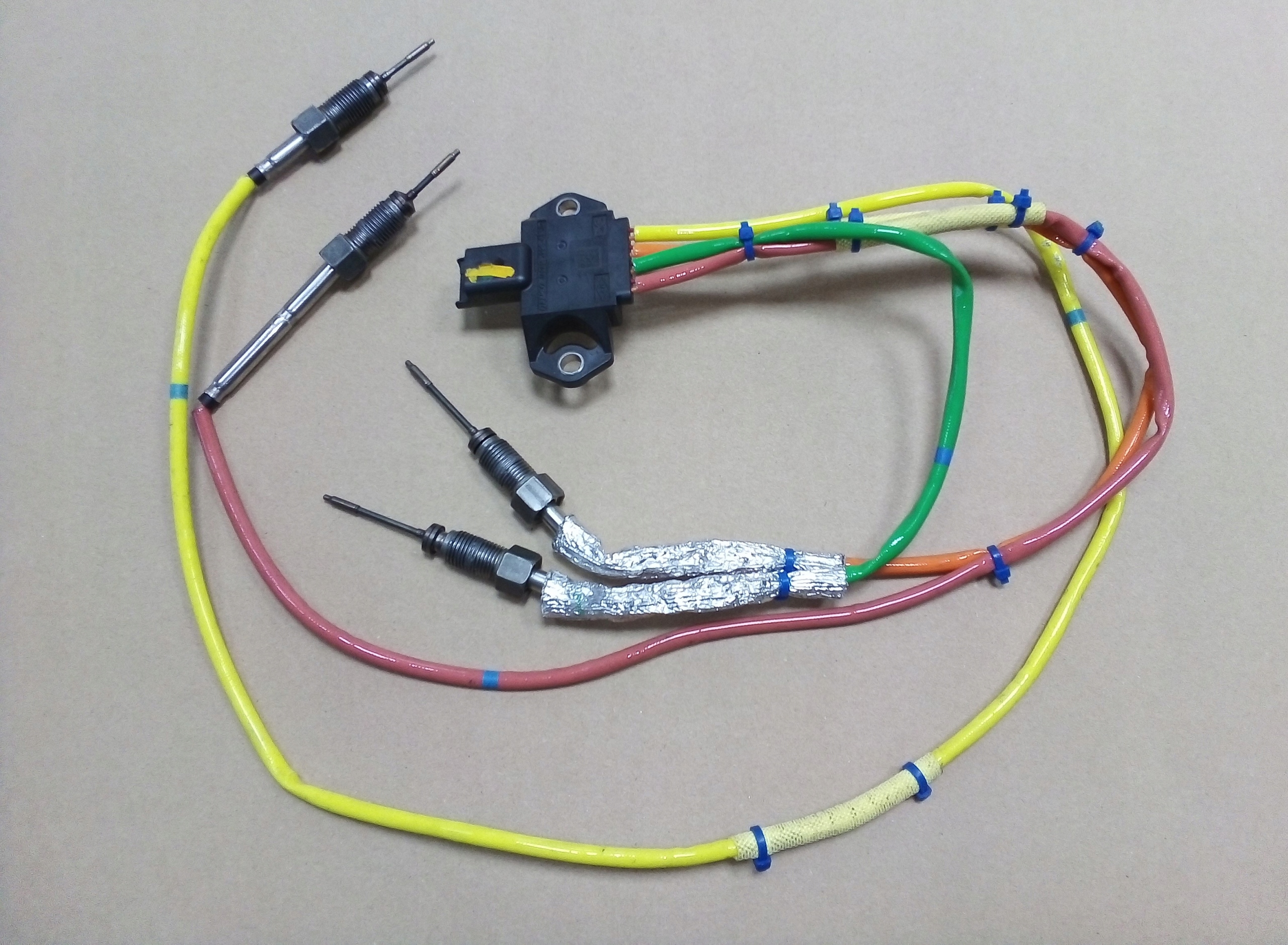 CZUJNIK TEMPERATURY SPALIN DPF 226585165R Producent części Denso