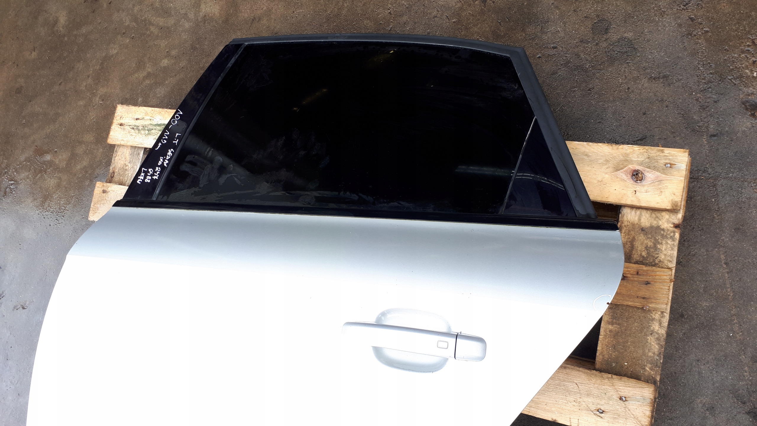S4 B8 A4 door left left rear part rear. sedan LX7W