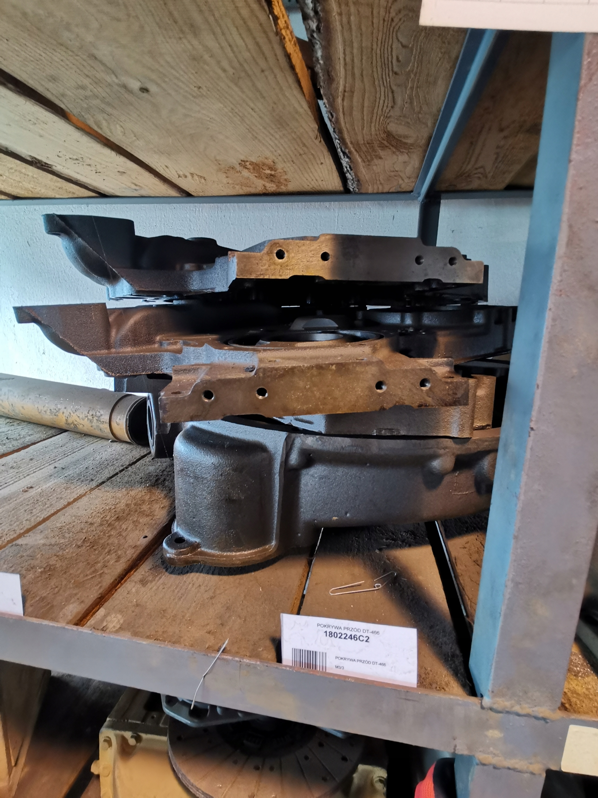 ПЕРЕДНЯ КРИШКА ДВИГУНА DT-466 1802246C2