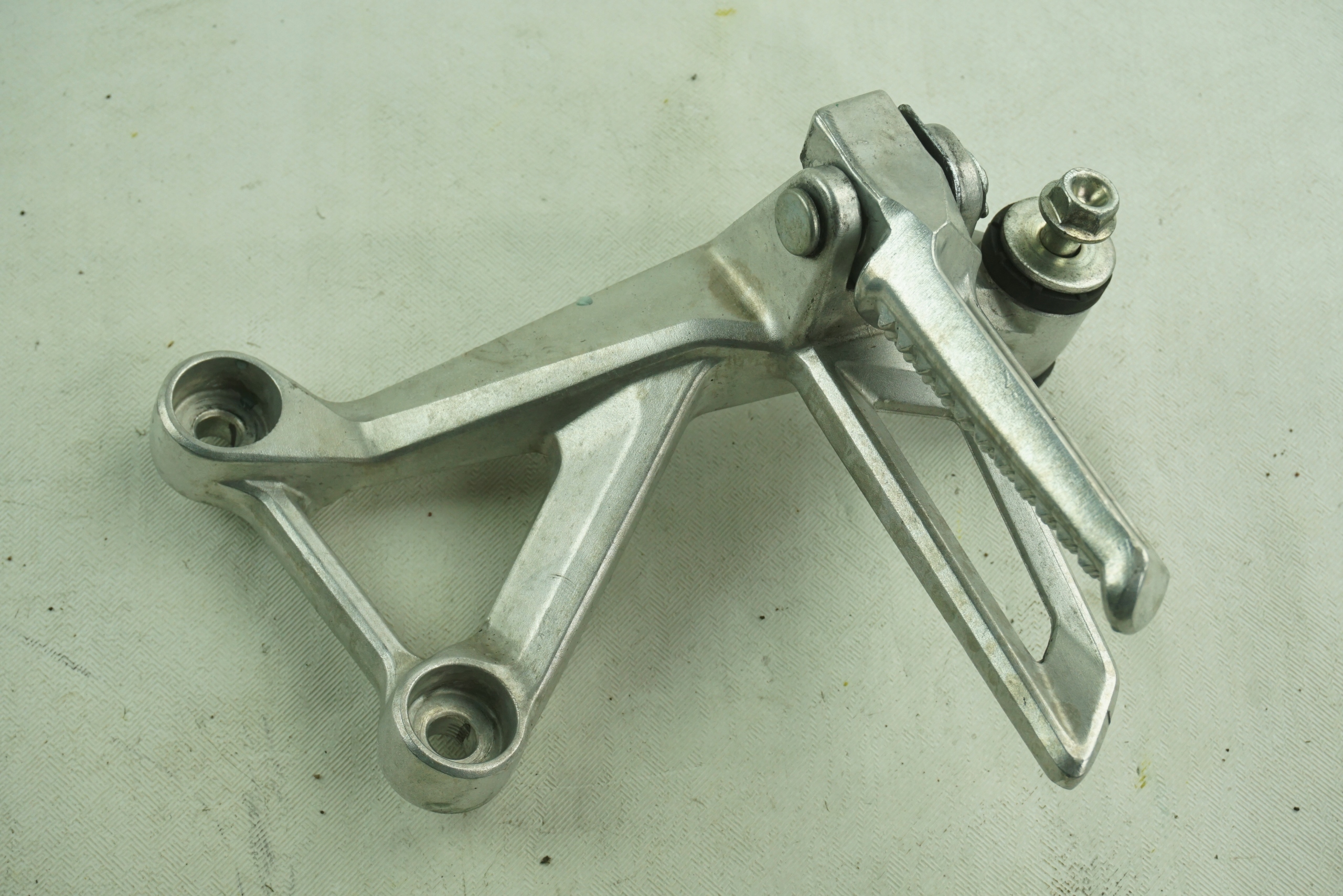 PODNOZEK STOPKA PASAZERA PRAWA HONDA CBR 500R 19