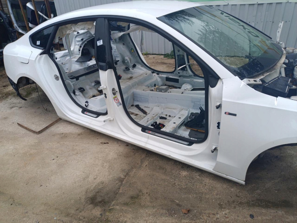 AUDI A5 8T SPORTBACK ĆWIARTKA PRÓG SŁUPEK PRAWY LY9C Numer katalogowy części 01