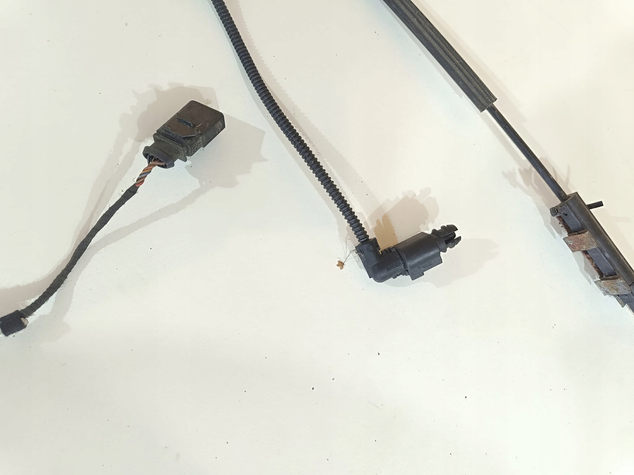 ZAMEK MASKI PASSAT B7 Producent części Volkswagen OE