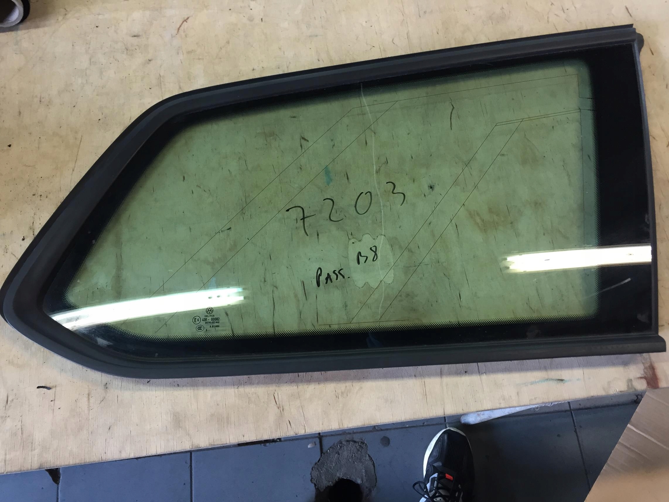 VW PASSAT B8 2014-кузовное стекло правый универсал