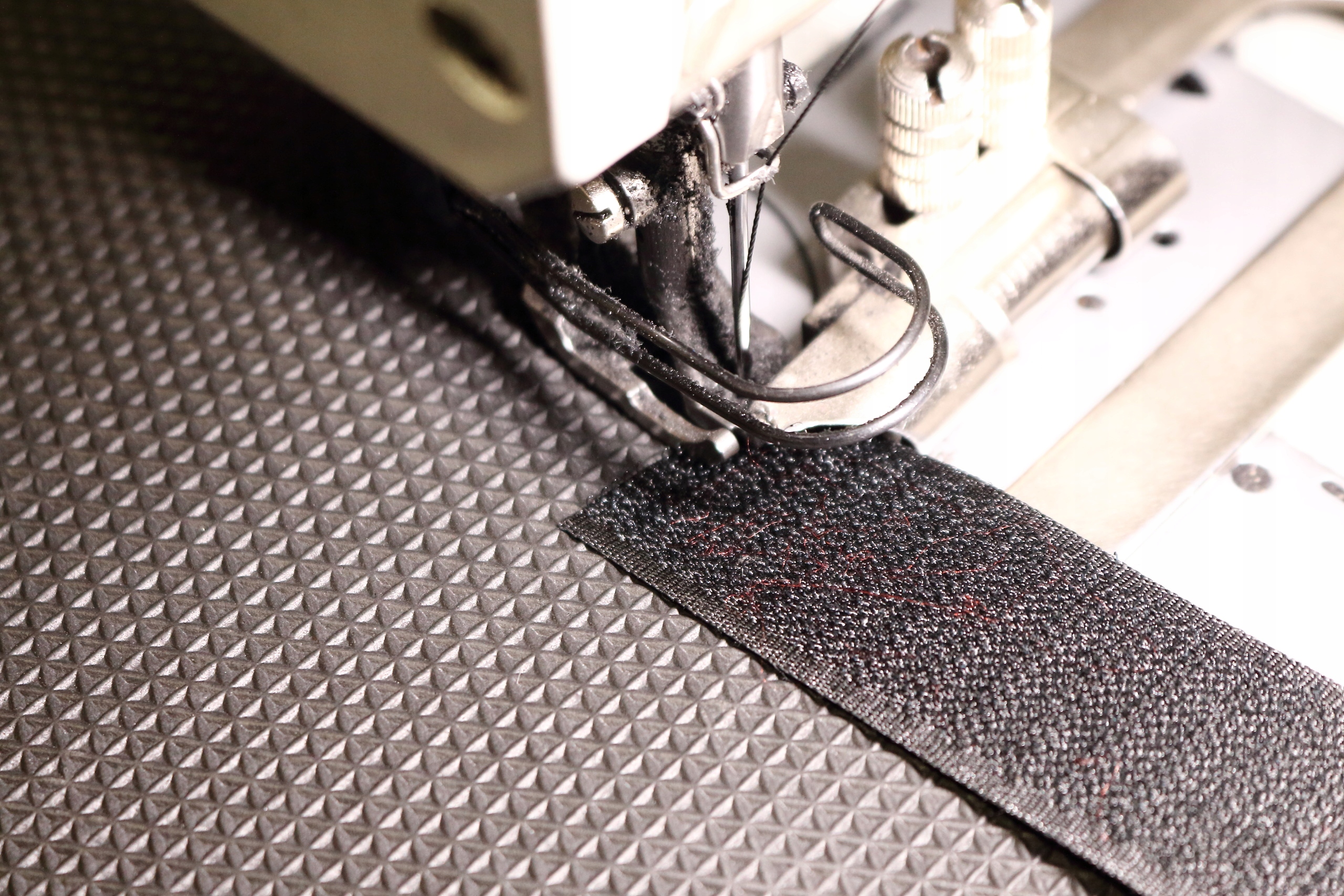 Dywaniki welurowe PRESTIGE z haftem pod model Stan opakowania oryginalne