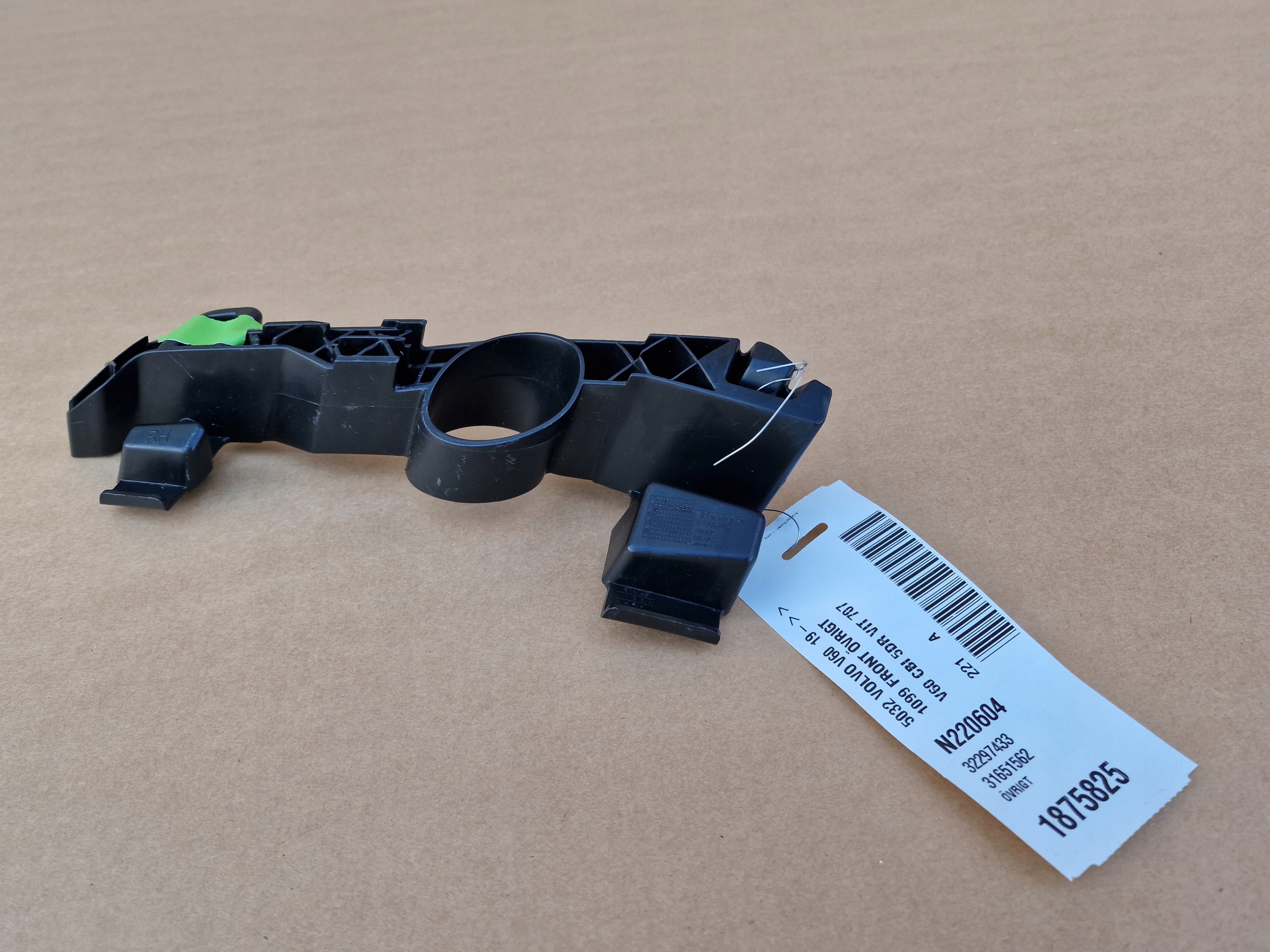 0257 32297433 - Кронштейн крепления ремня VOLVO V60 II S60 III