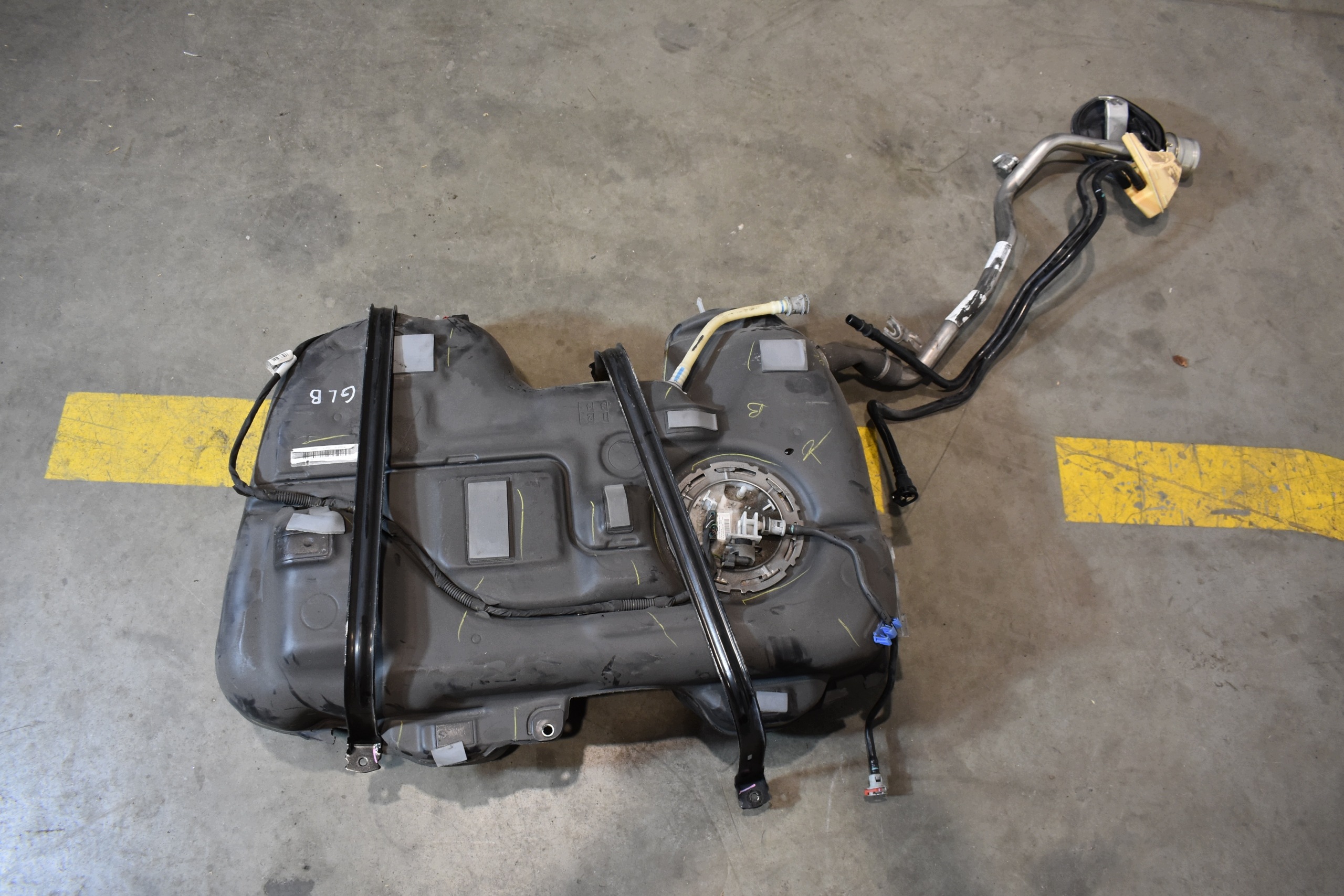 IDEALNY tank KPL. MERCEDES X247 GLB 1