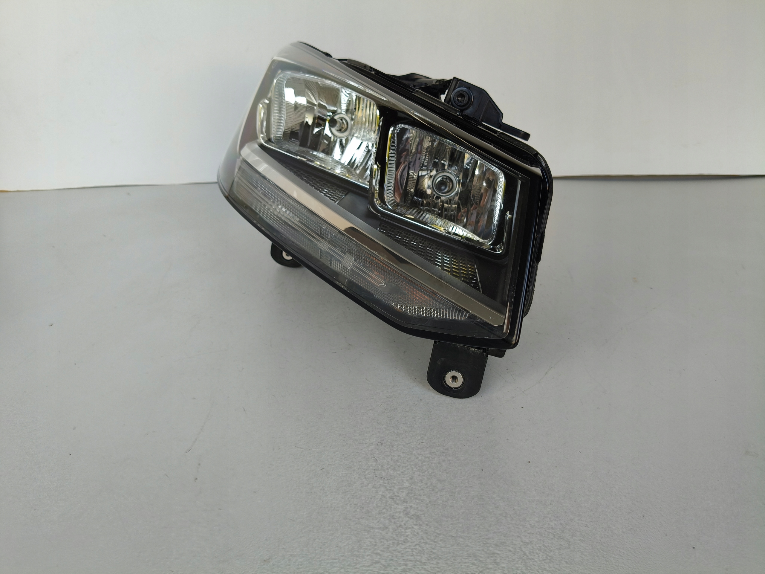light right REFLEKTOR AUDI Q2 81A 16
