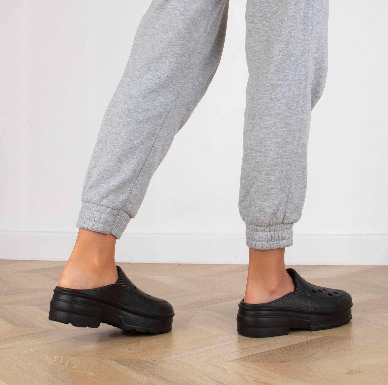 KLAPKI CZARNE CHODAKI KROKSY PIANKOWE 37 Rozmiar 37