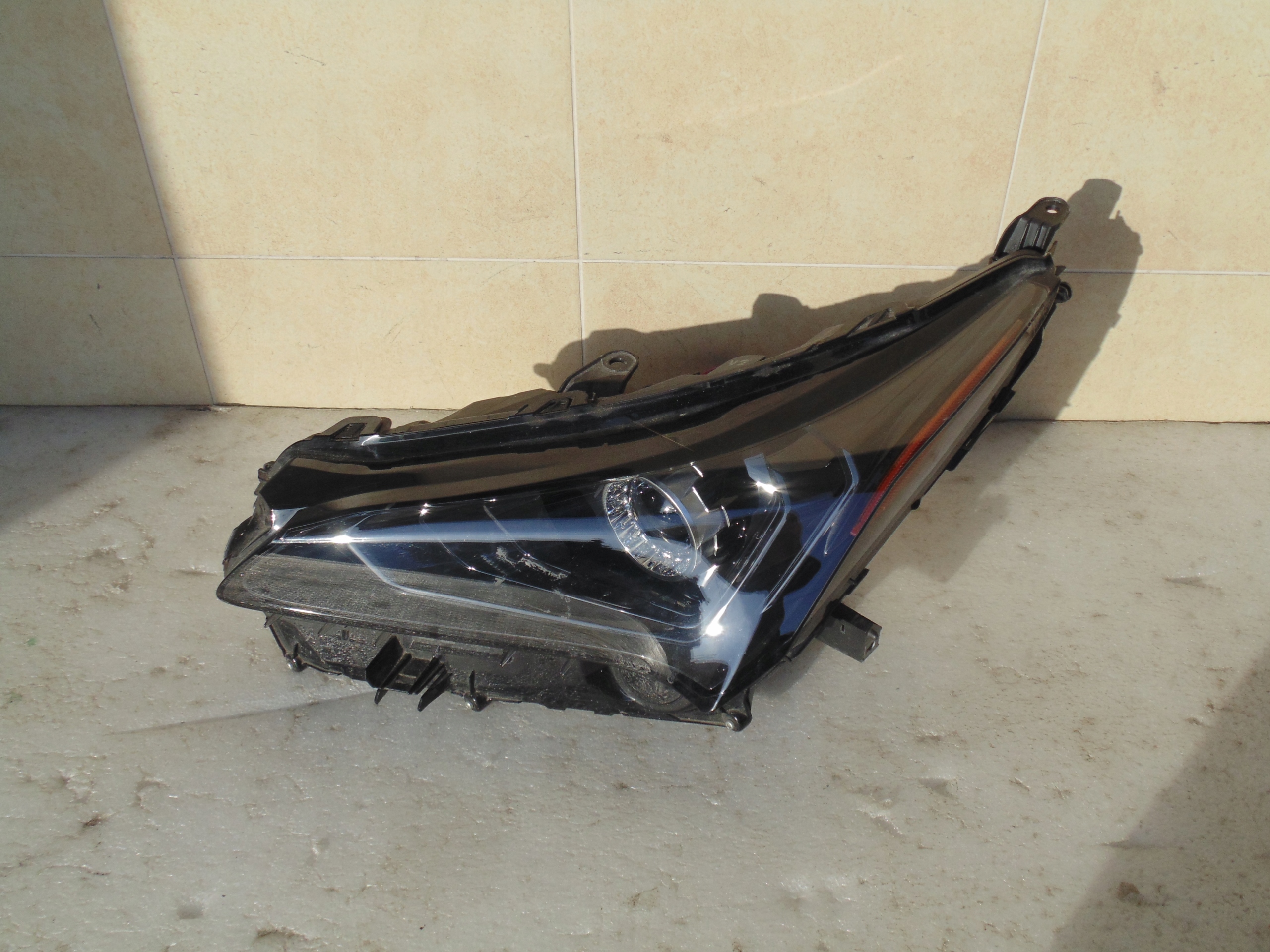 LAMPA LEWA LED LEXUS NX300 LIFT 18R.