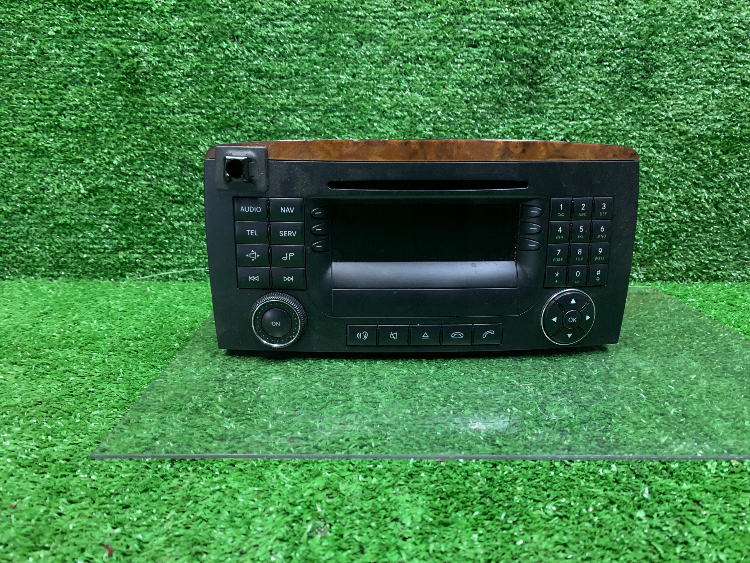 Mercedes-Benz E W211 Panel / Radio CD/DVD/GPS A2518201079