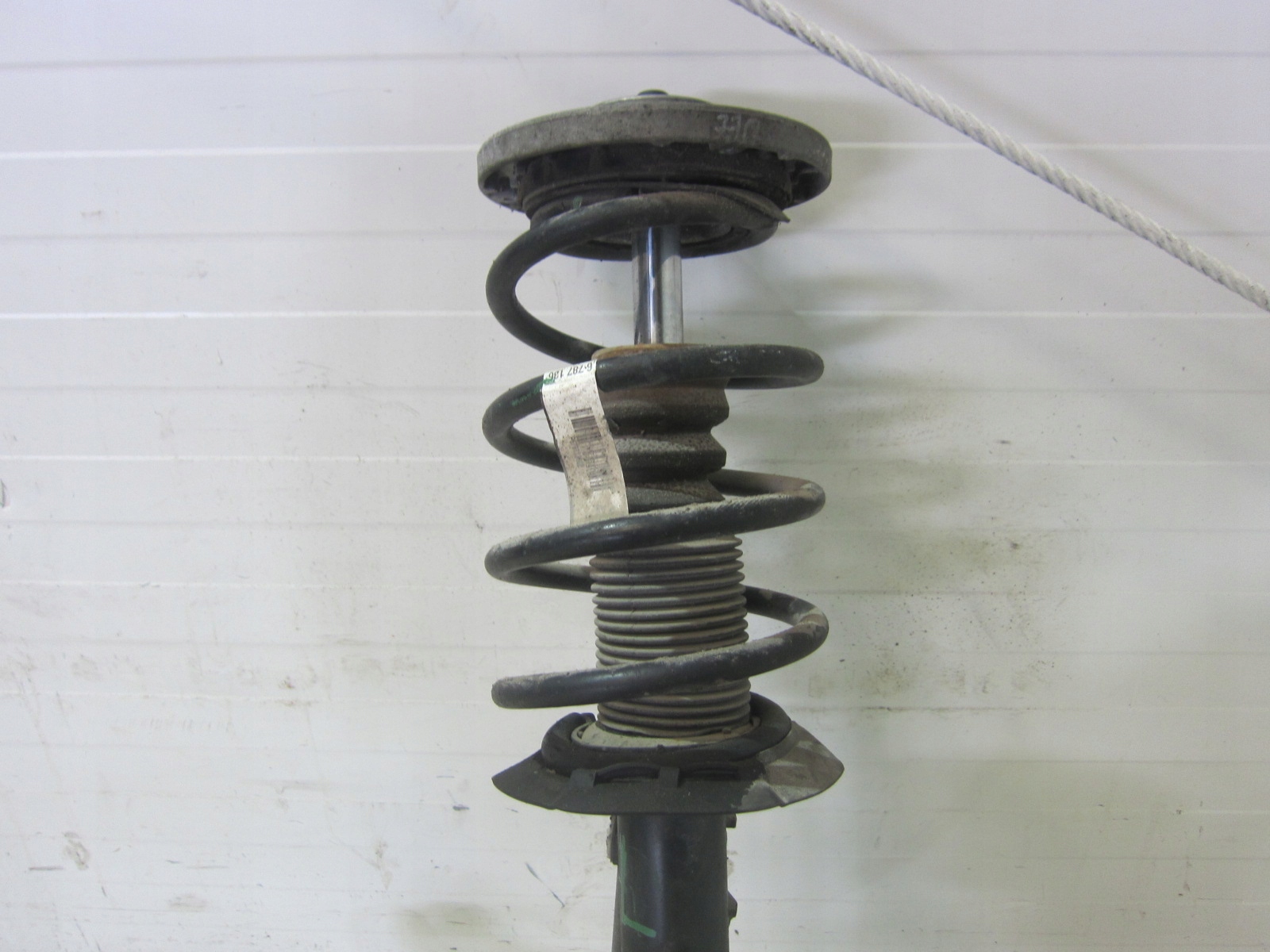 BMW X3 F25 X4 swing left shock absorber 6855953