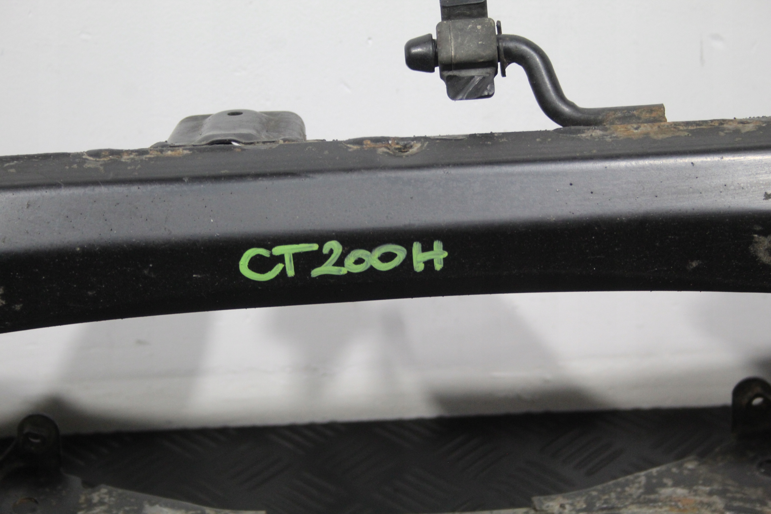 axle beam subframe axle beam rear part LEXUS CT200H
