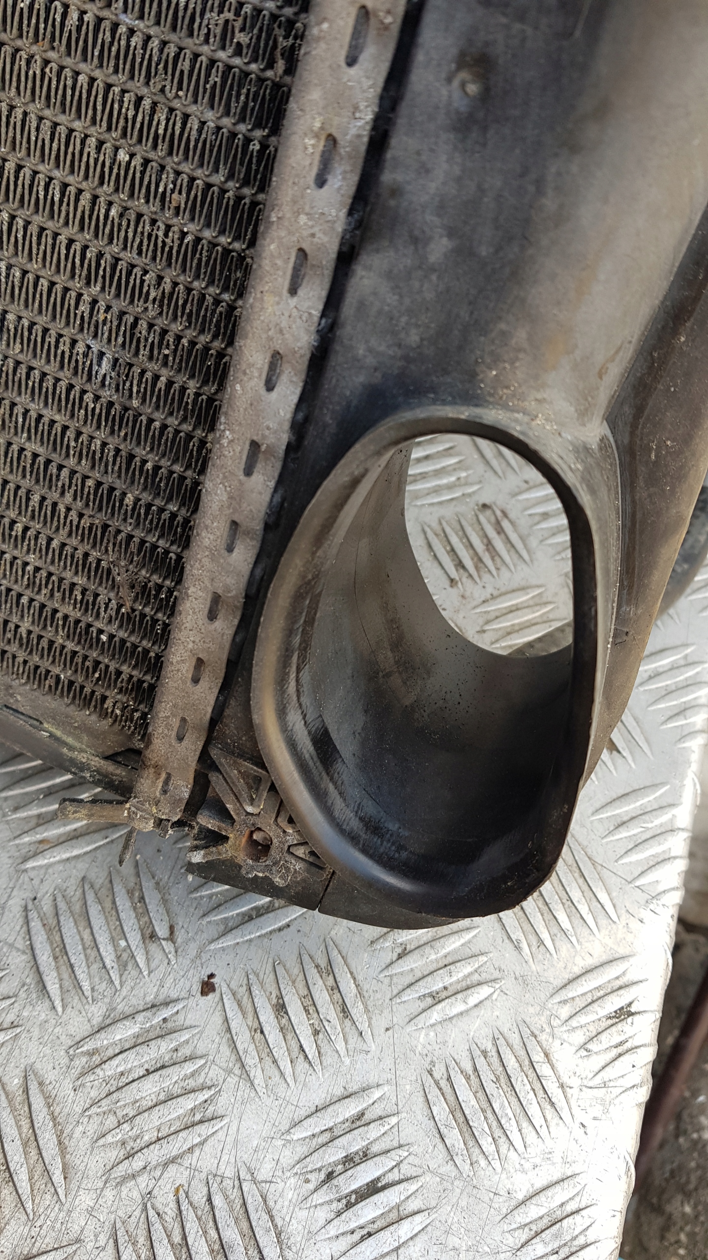 MERCEDES W220 water cooler A2205000903