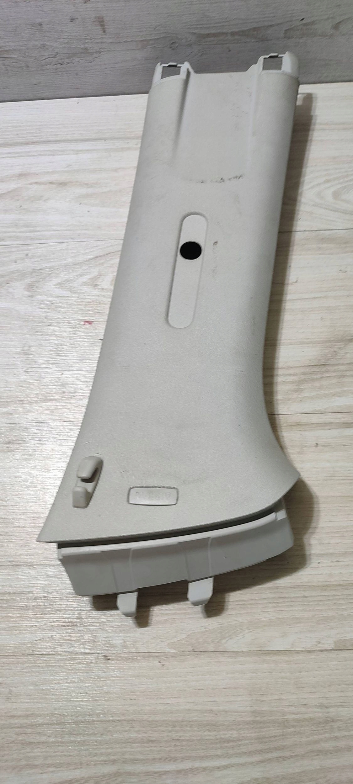 cover slupka B upper right side Volkswagen Caddy 1J0868311A