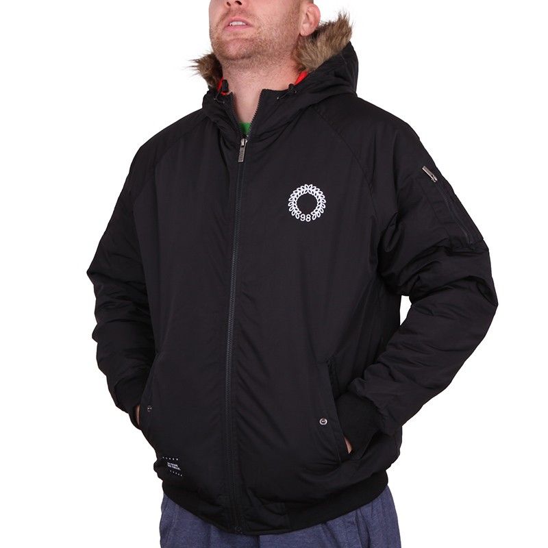 Zimní bunda Mass Dnm Conversion v černé barvě s kožešinovou kapucí, velikost S