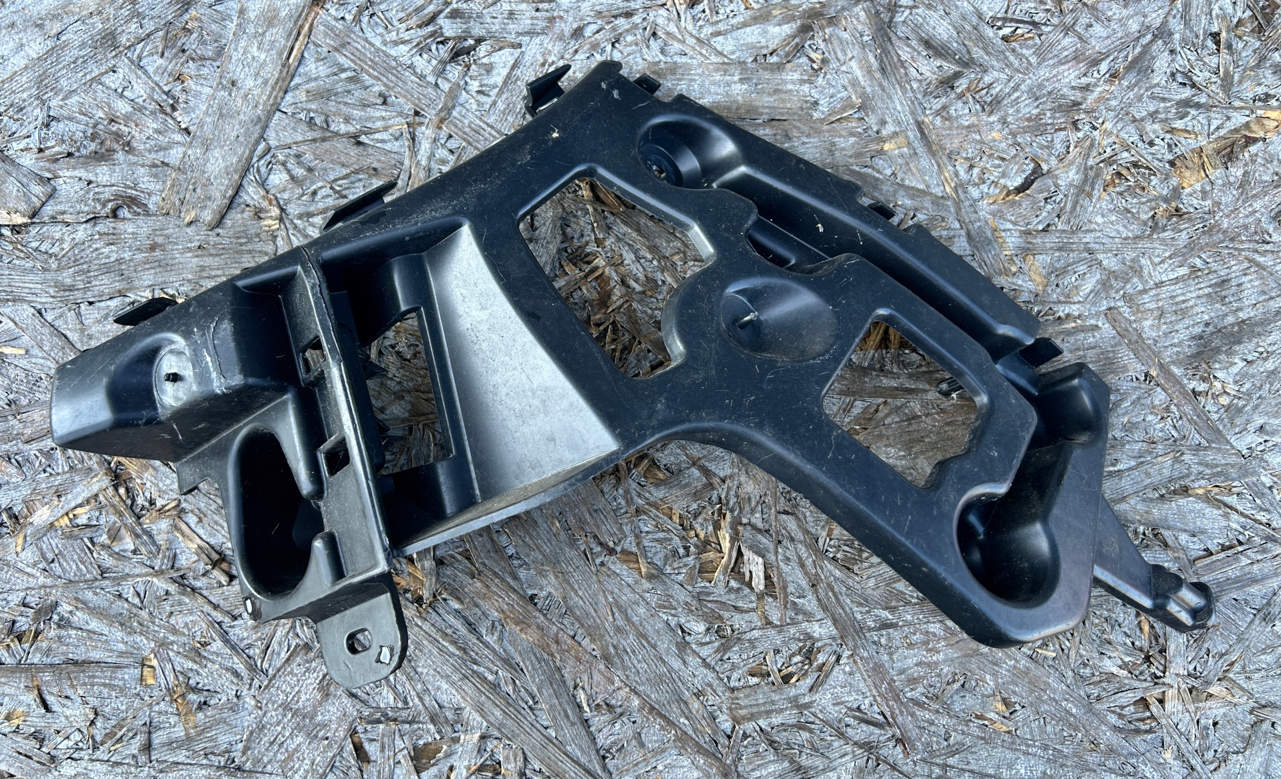 Supporto Destra Paraurti posteriore RENAULT CAPTUR e 852220257R