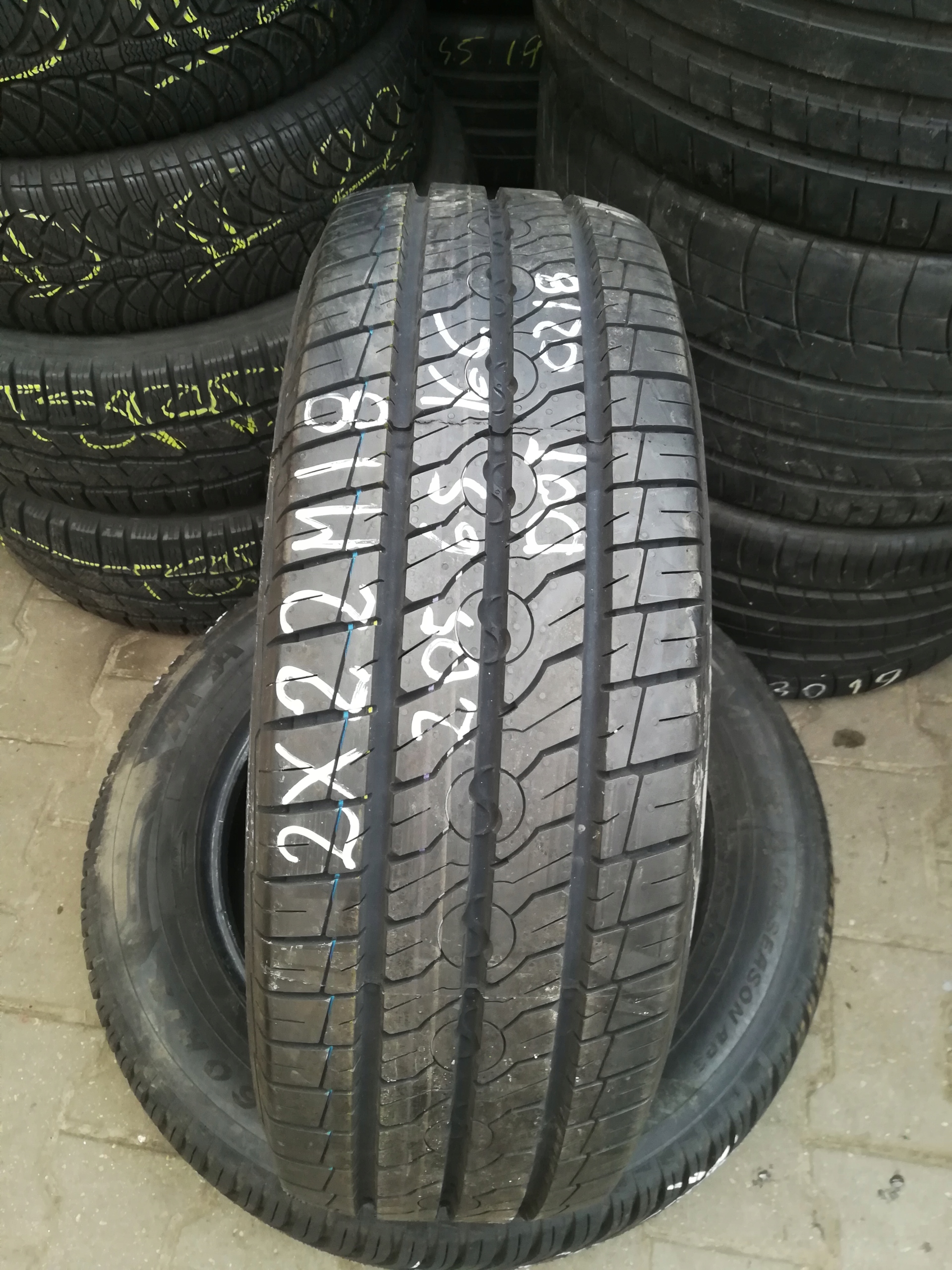 Semperit Van-Life 2 205/65/16C 107 / 105T