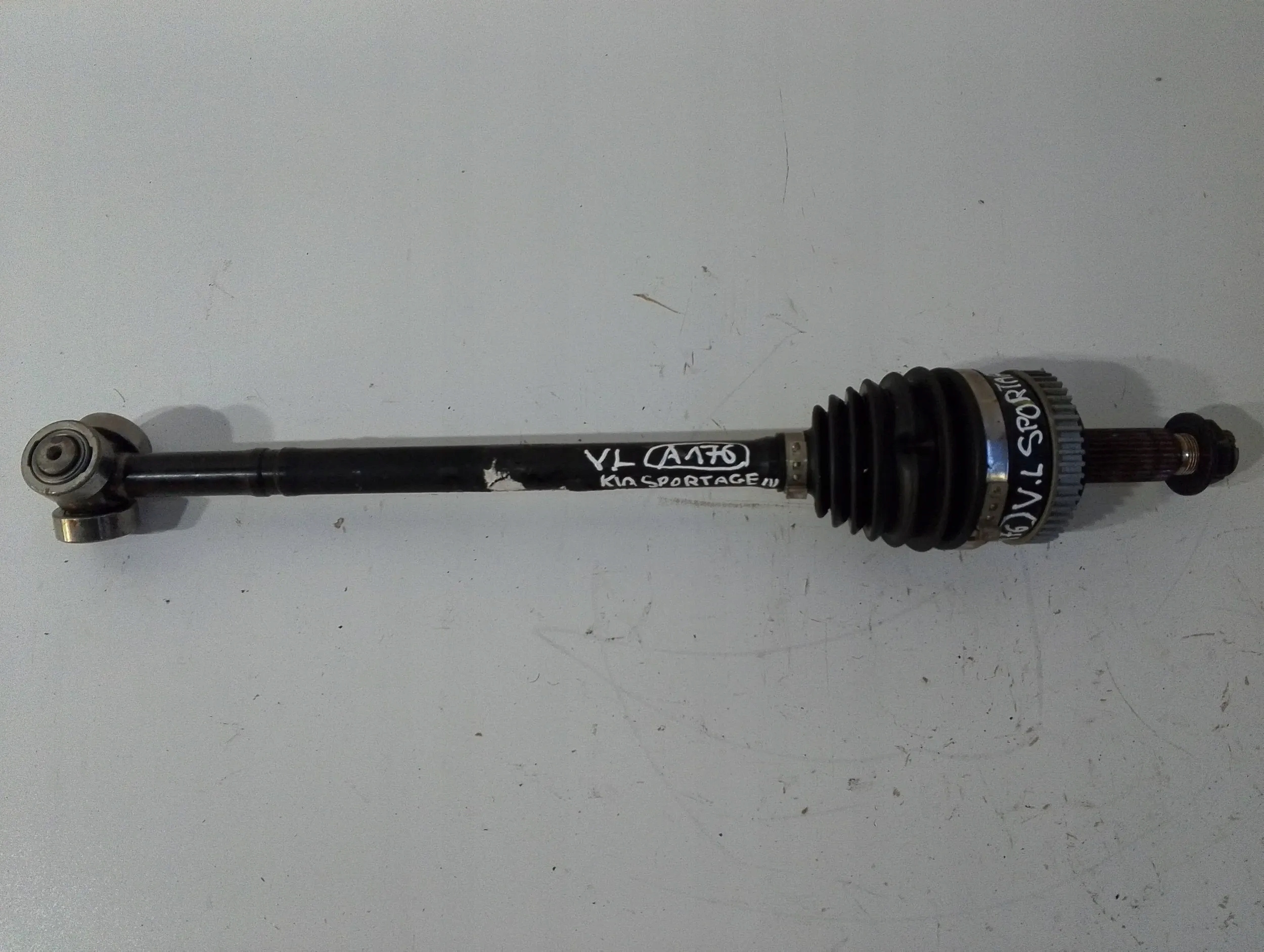 KIA Sportage III semi-axis front left 1,6GDI 27 zebow (A176)