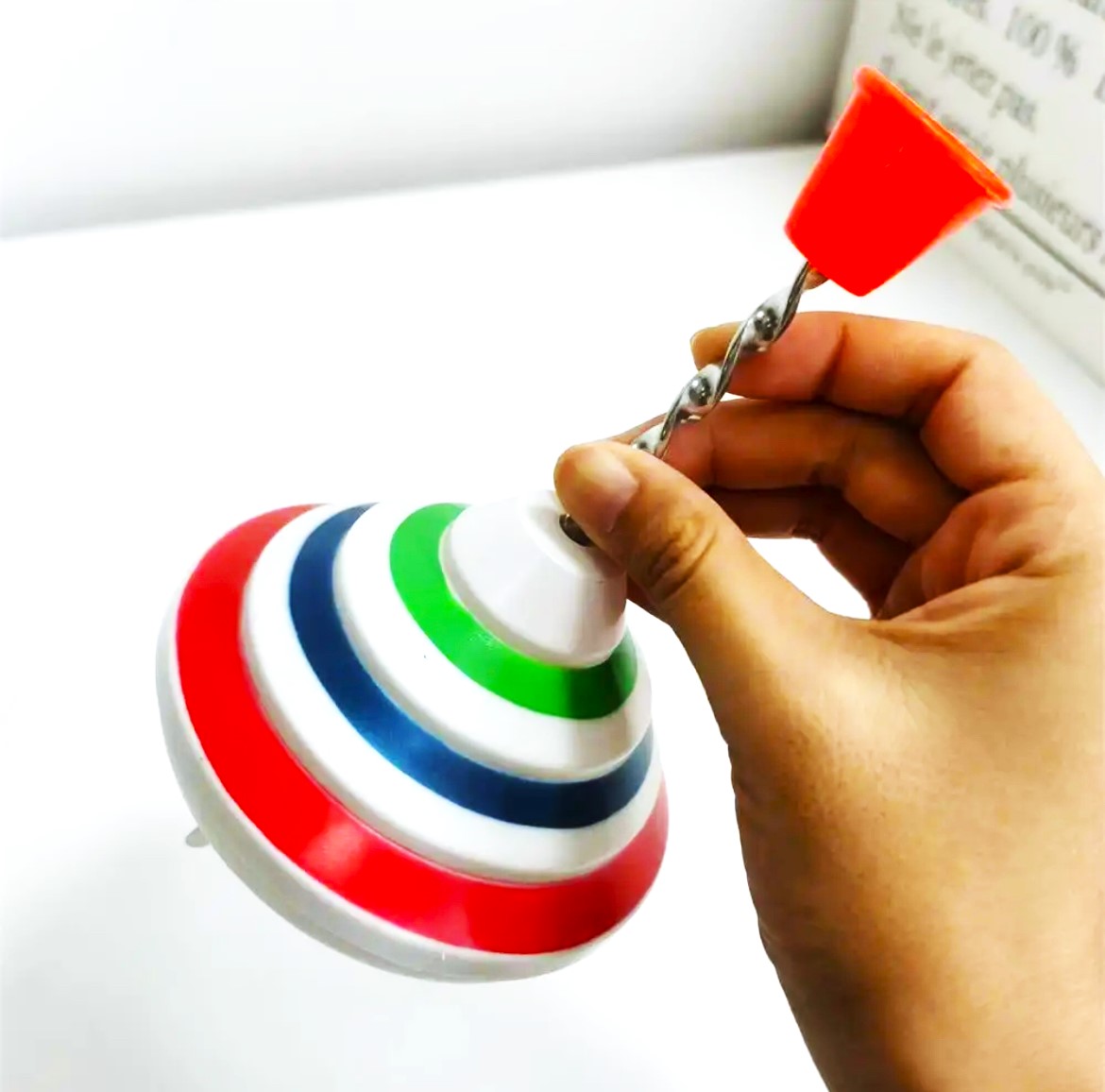 BĄCZEK ŚWIECĄCY BĄK WIRUJĄCY ŚWIATŁO DŹWIĘK LED ZABAWKA PREZENT DLA DZIECI Wiek dziecka 3 lata +