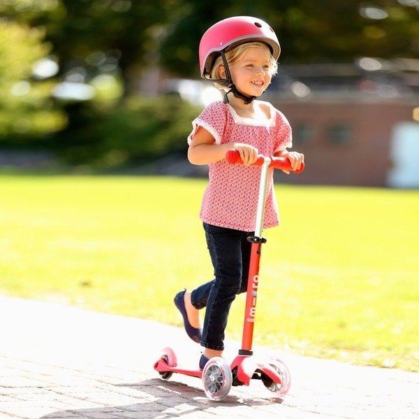 HULAJNOGA MINI MICRO DELUXE CZERWONA LED Rodzaj trójkołowa