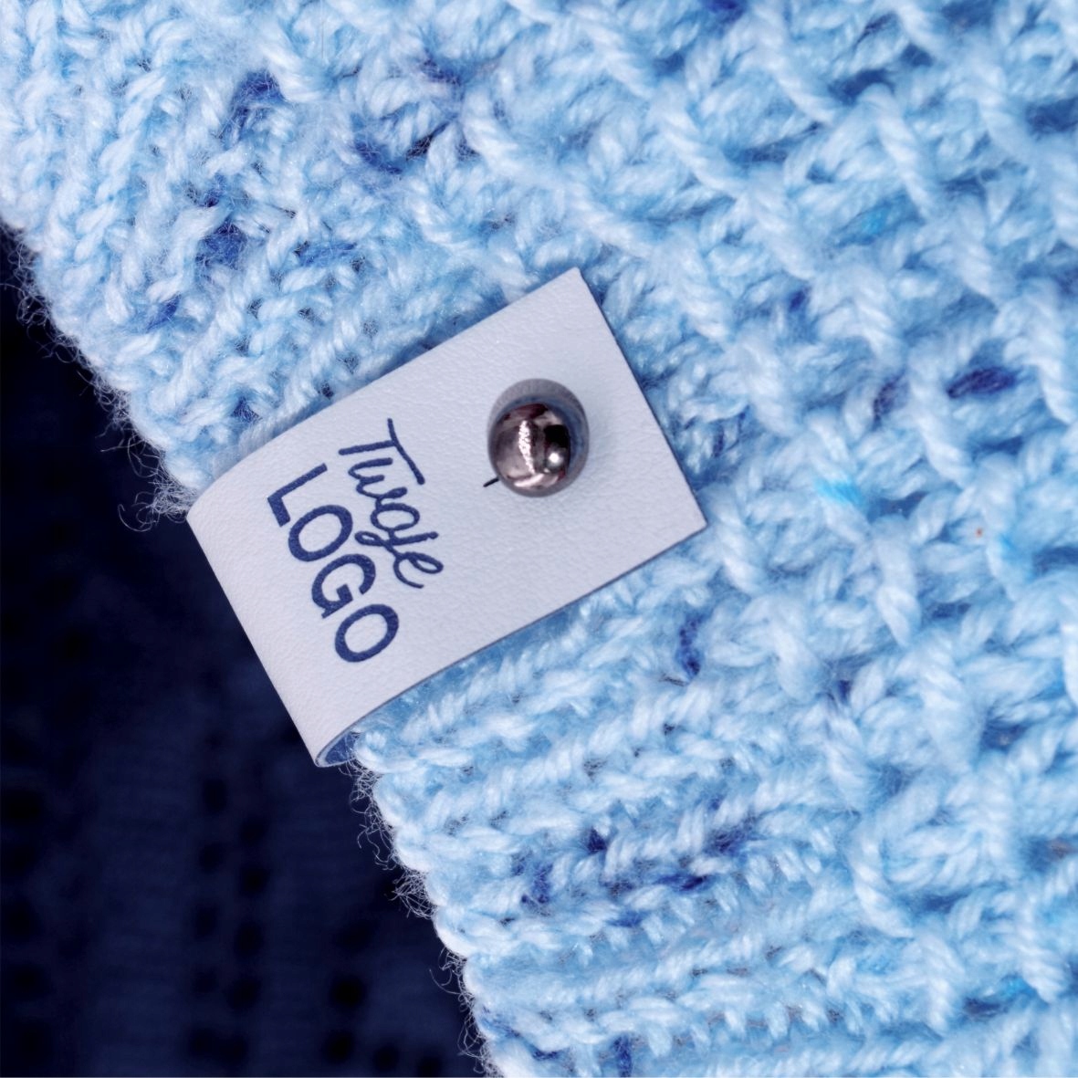 Nýtovací štítek skládací 2x12 Váš text 20ks Logo