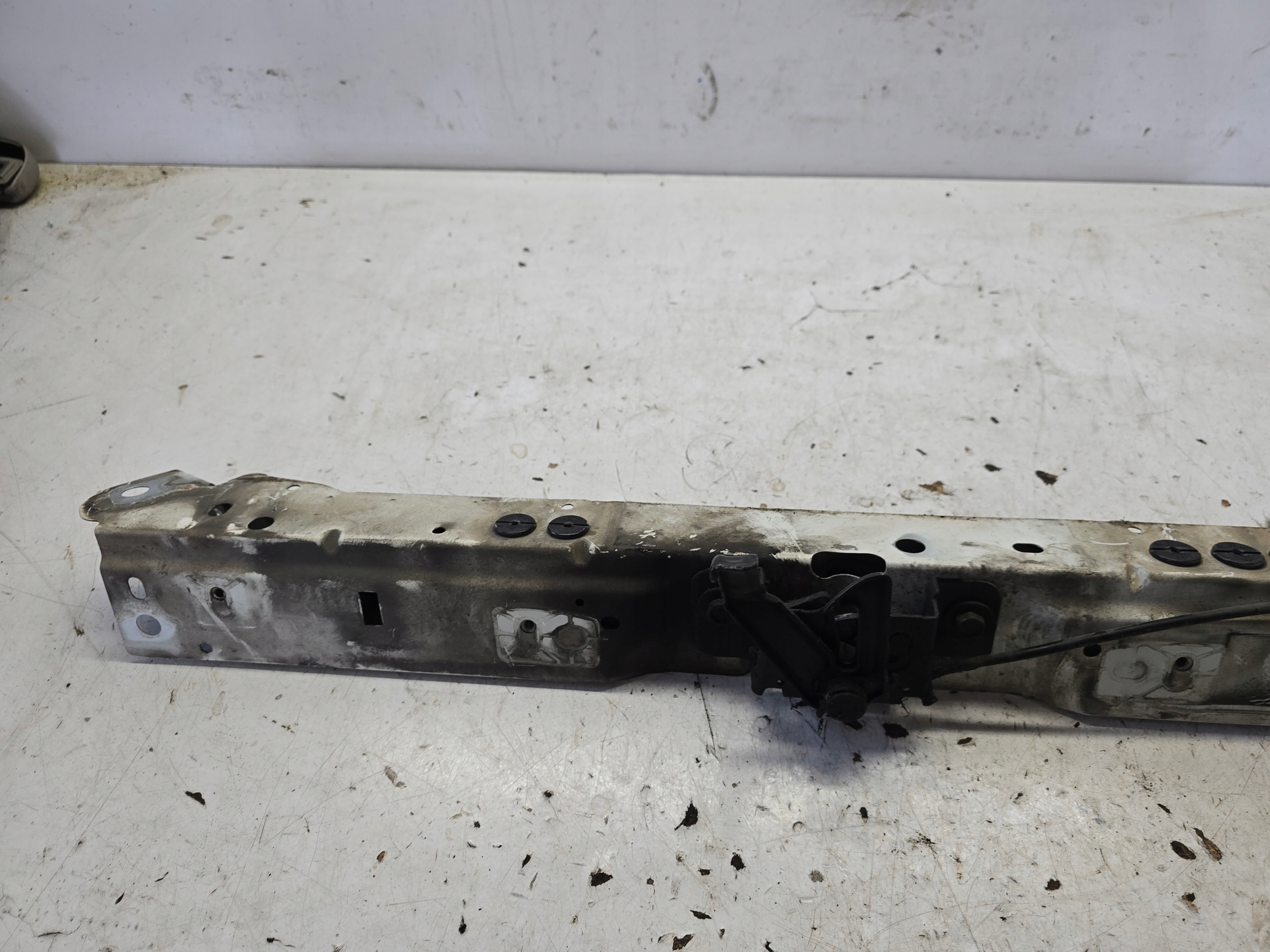 OPEL INSIGNIA A LIFT bar, wall upper Z40R