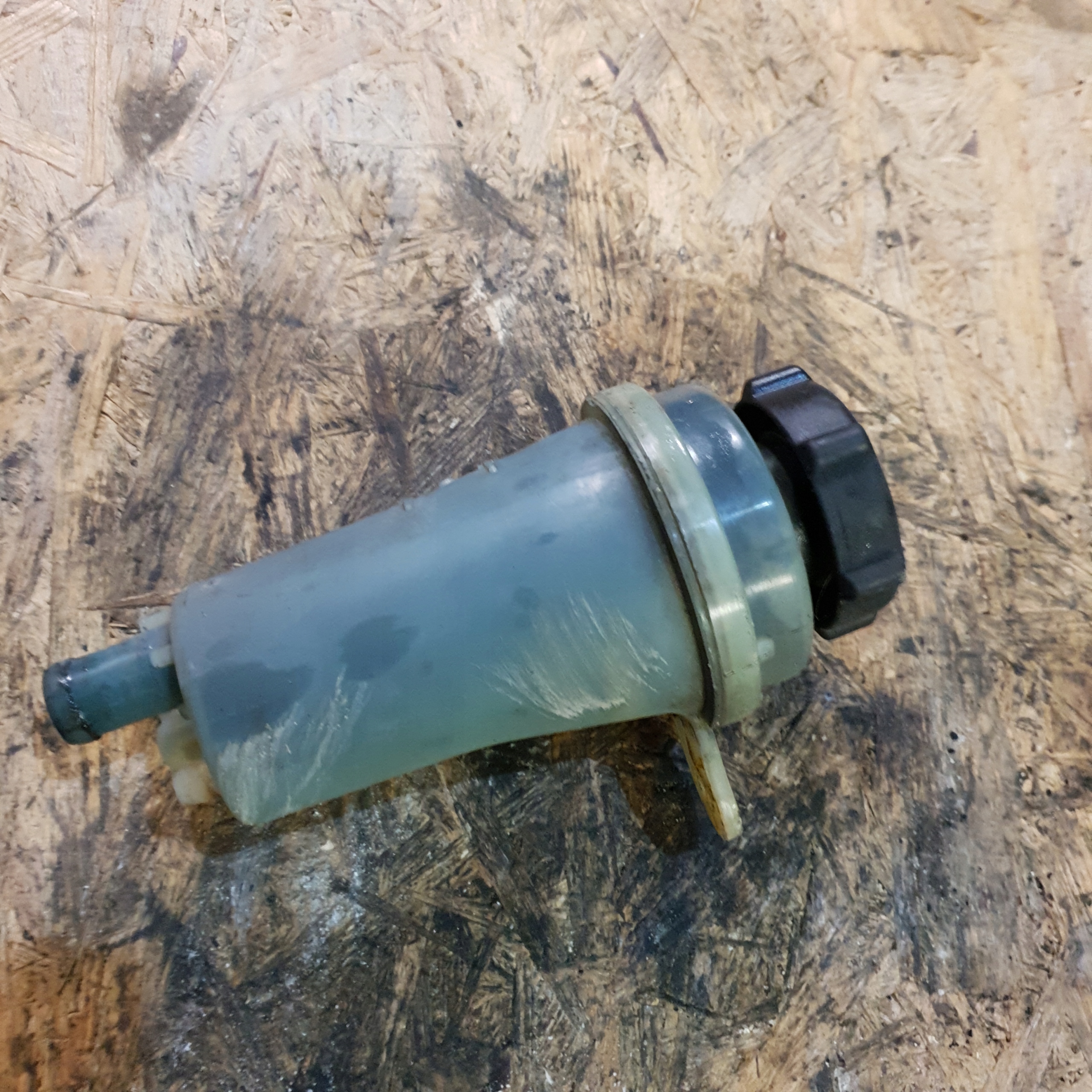 4M51-3531 - БАЧОК ГИДРОУСИЛИТЕЛЯ CITROEN BERLINGO 1,9 D