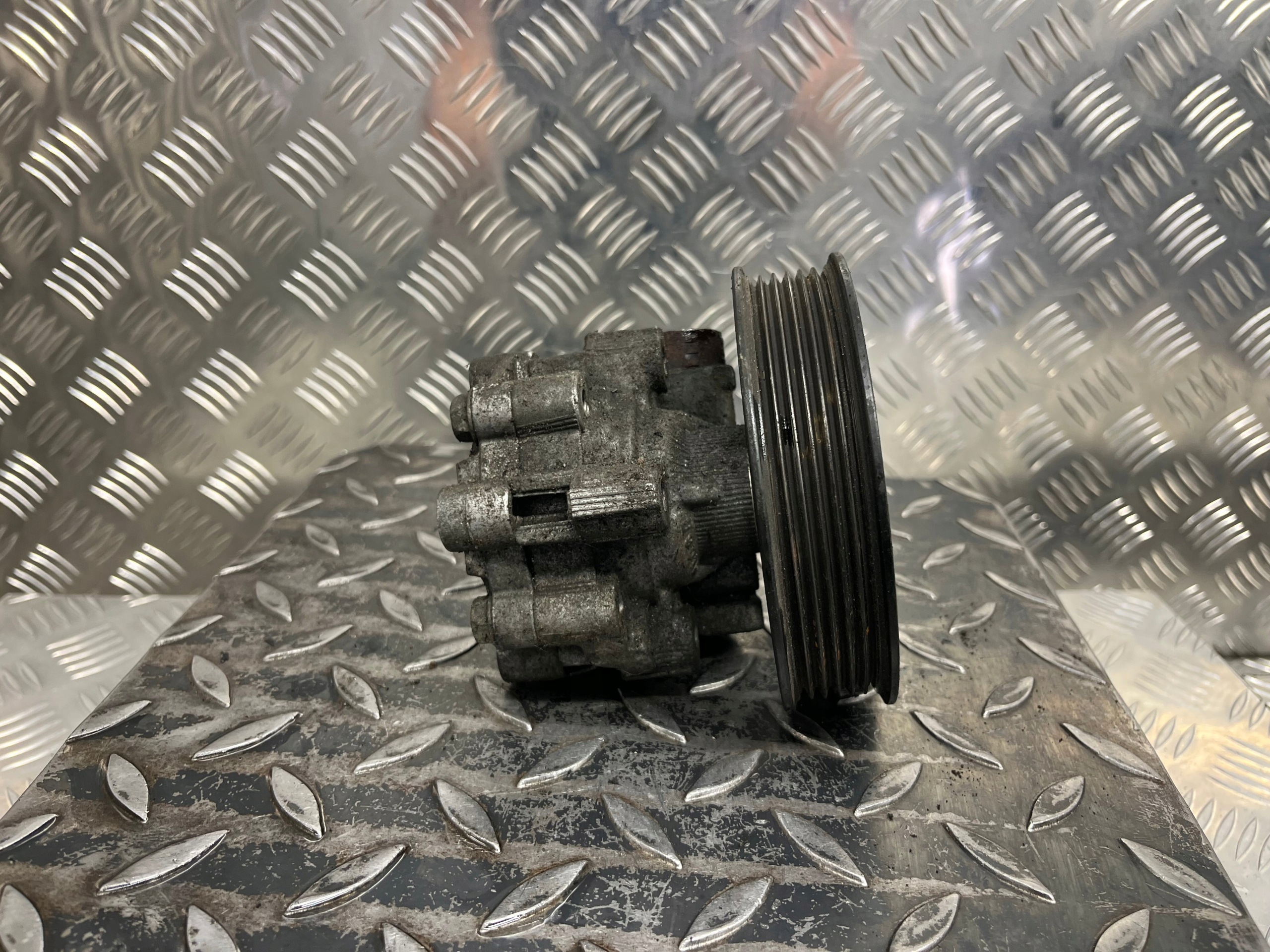 pompa servosterzo OPEL INSIGNIA 55563329