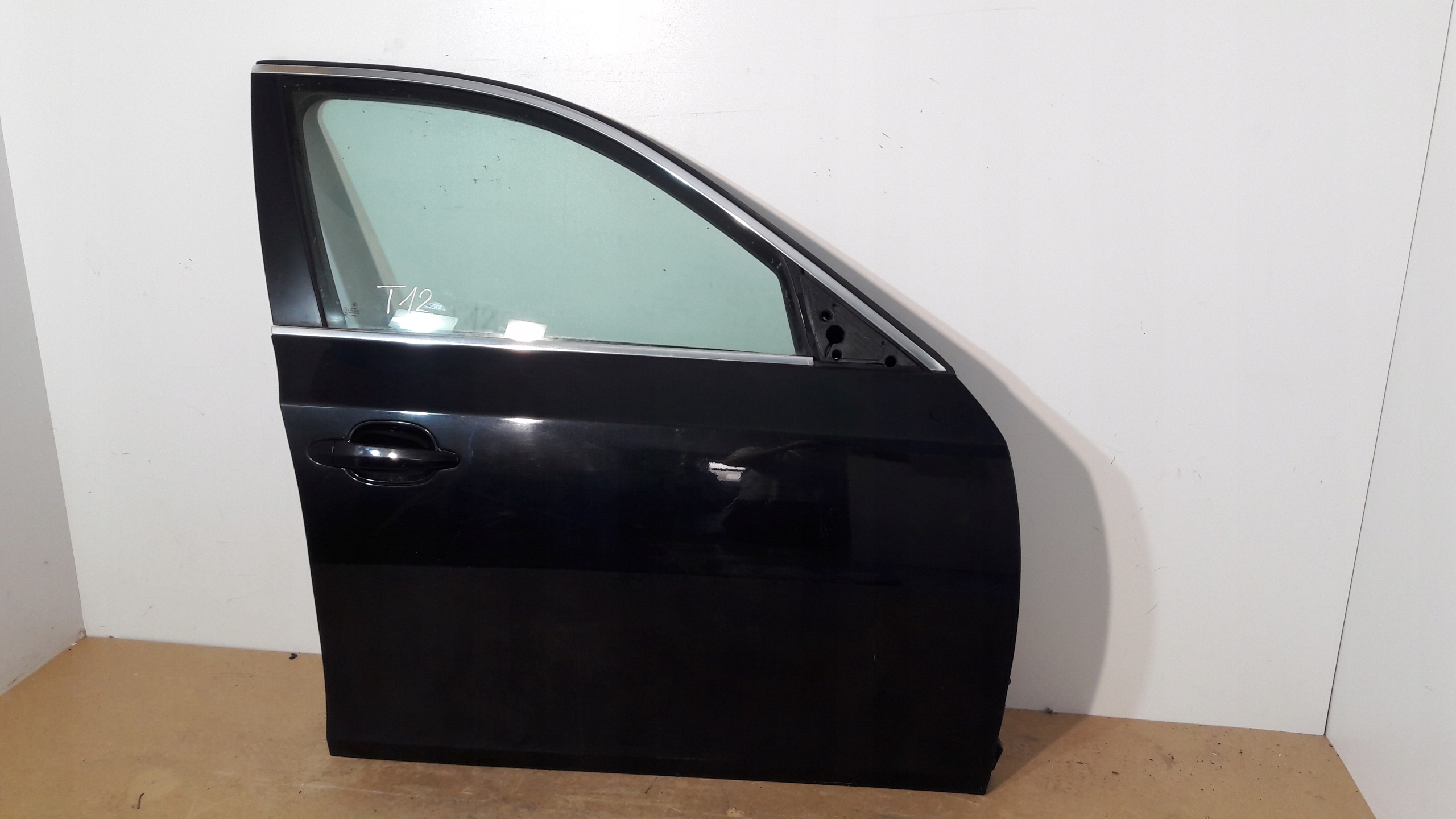 BMW 5 E60 E61 dveře přední pravé předek pravý T12