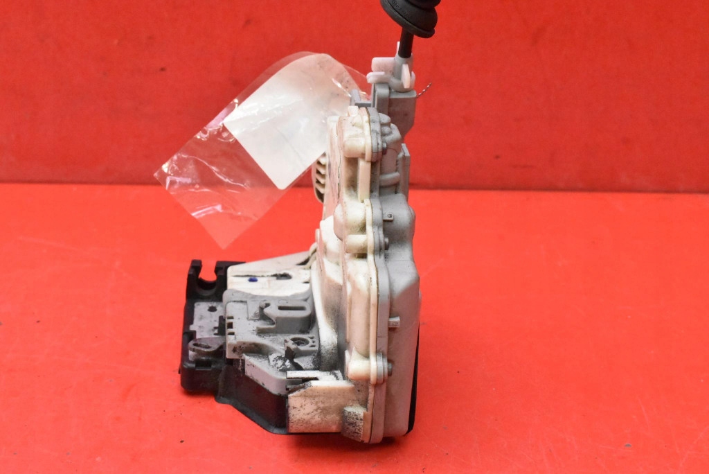 lock door left front front EU 3C1837015A VW PASSAT B7 KOMBI 10-15