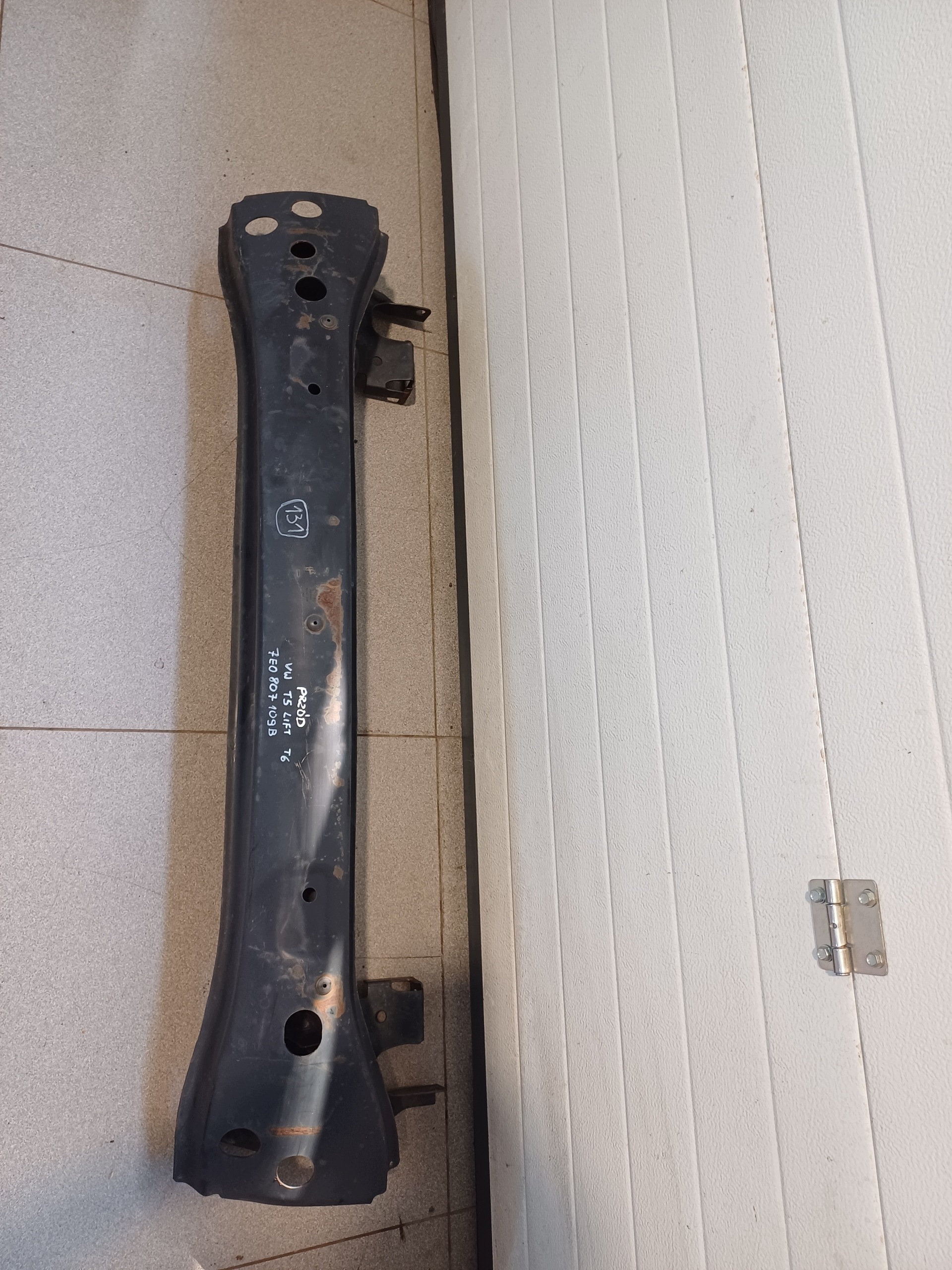 výstuha predok predná VW T5 LIFT T6 7E0807109B