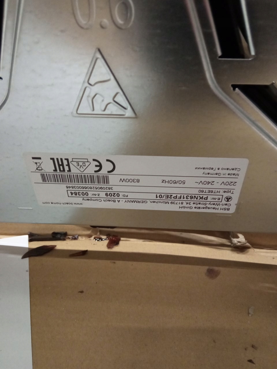 BOSCH PKN631FP2E - uszkodzenie Kolor dominujący czarny