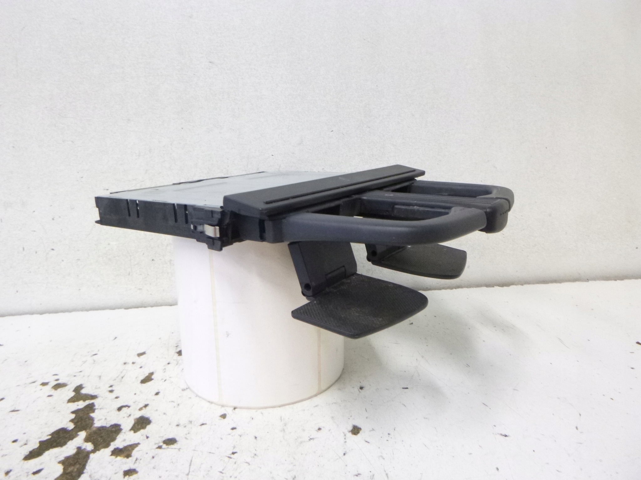 Kieszen passenger compartment plato for CUP HOLDER VW GOLF IV 4 BORA 8P0885995B