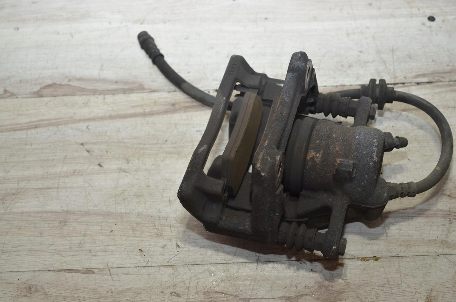caliper left front Renault Captur LIF