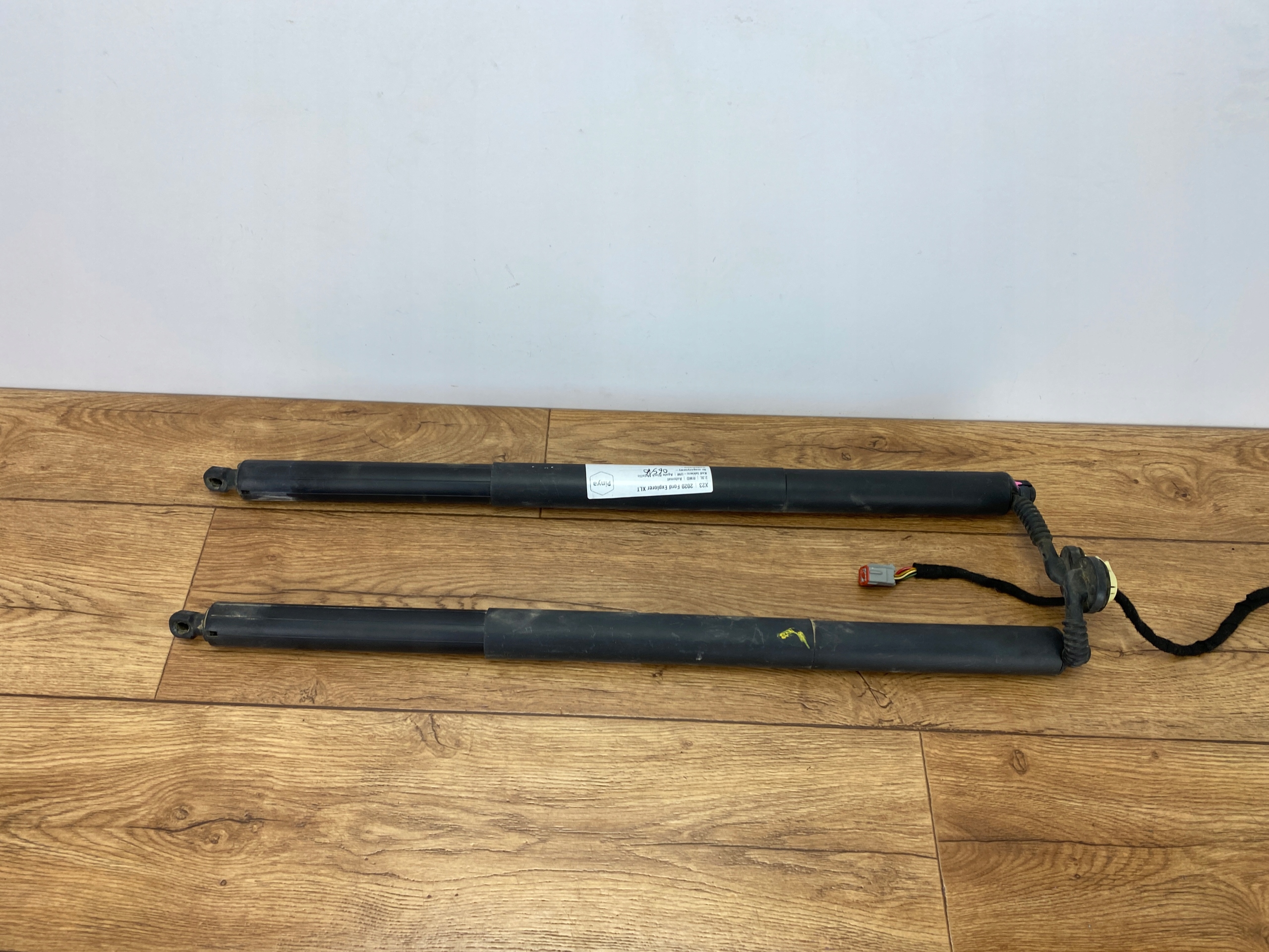 damper shock absorber telescope bonnet boot Ford Explorer VI 2020+ USA