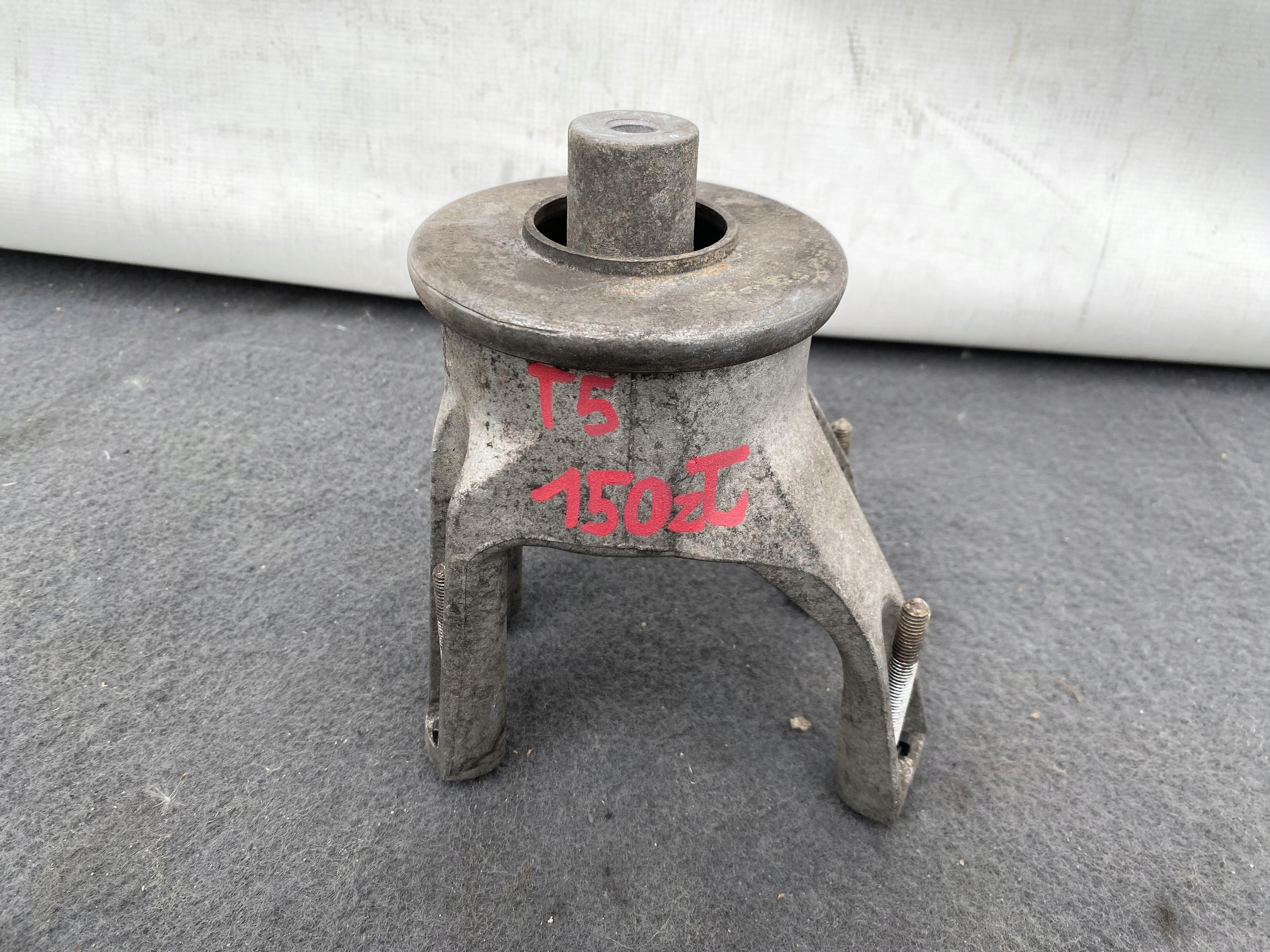 VW T5 TRANSPORTER 2.5TDI holder engine mount originál
