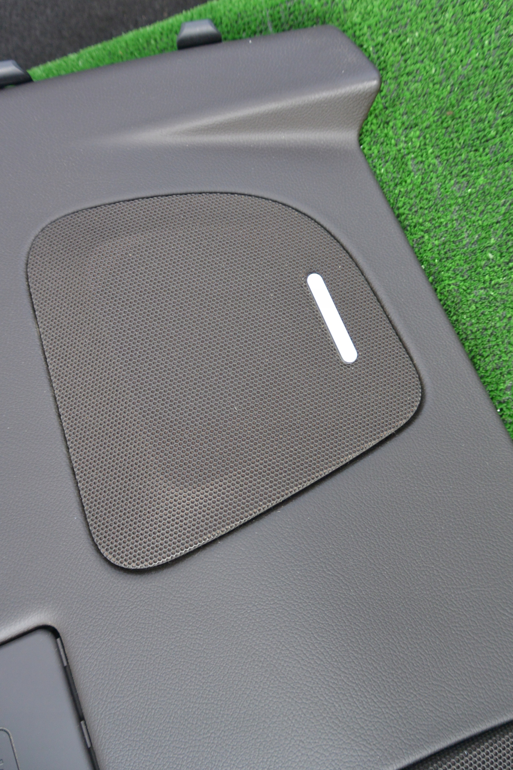 plato boot BOWERS&WILKINS MASERATI QUATTROPORTE VI