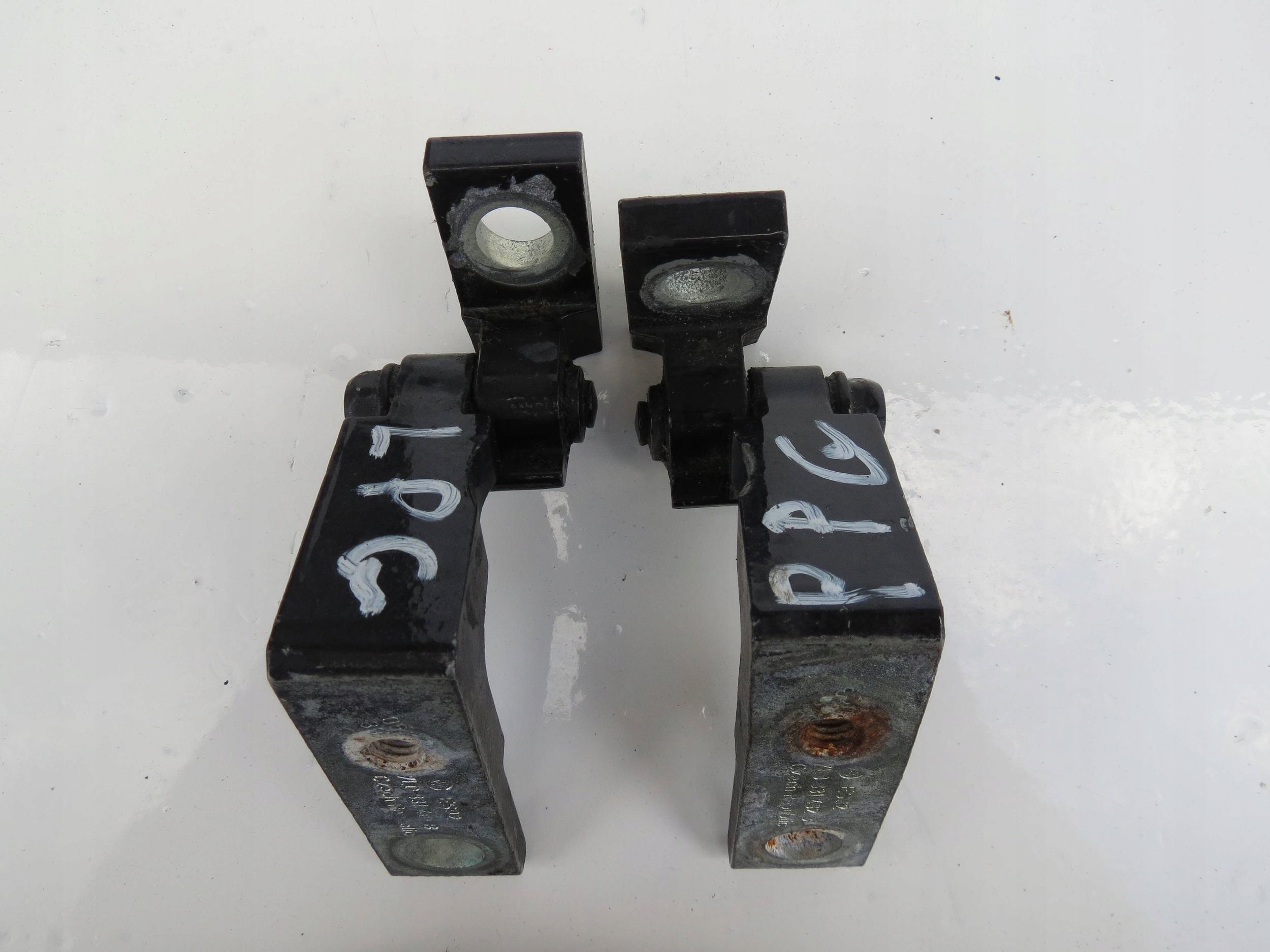 hinge left /right front upper PORSCHE CAYENNE 4,5 V8 7L0831401B 7L0831402D