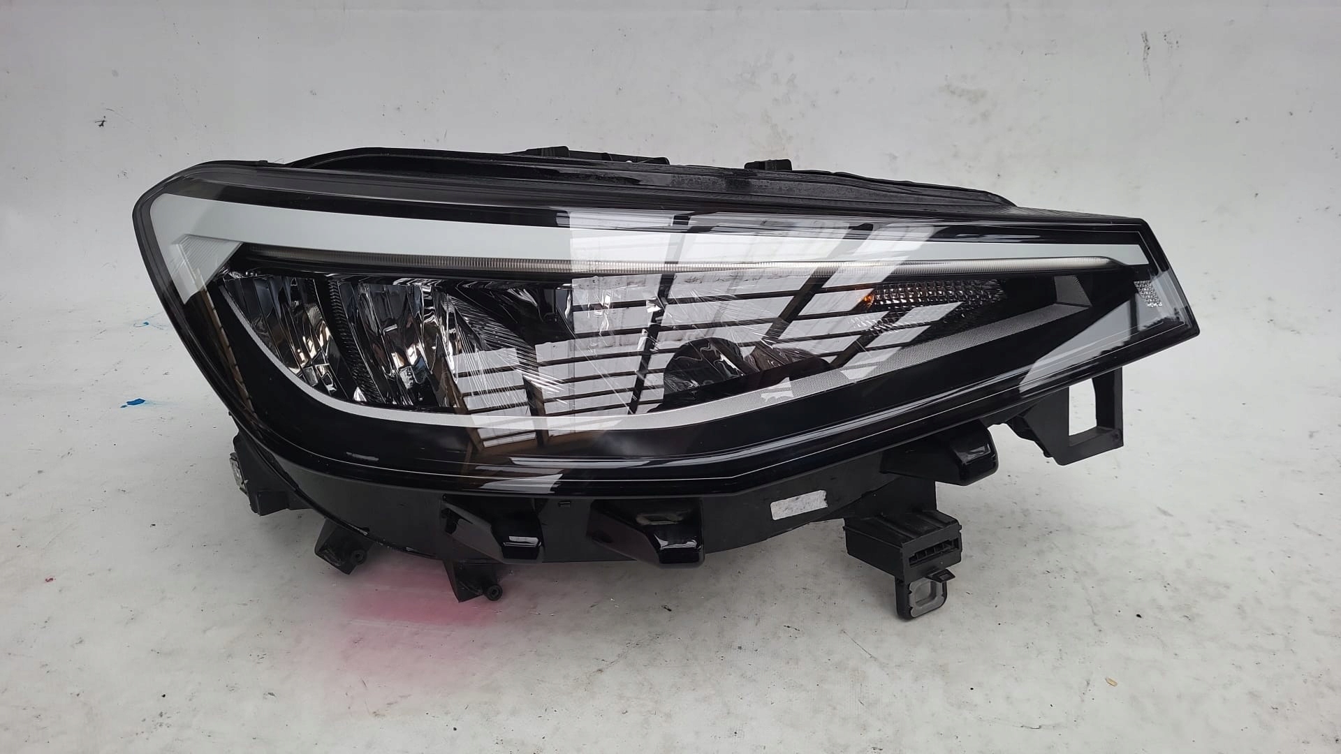 VW ID4 11A light right front front FULL LED 11A941120