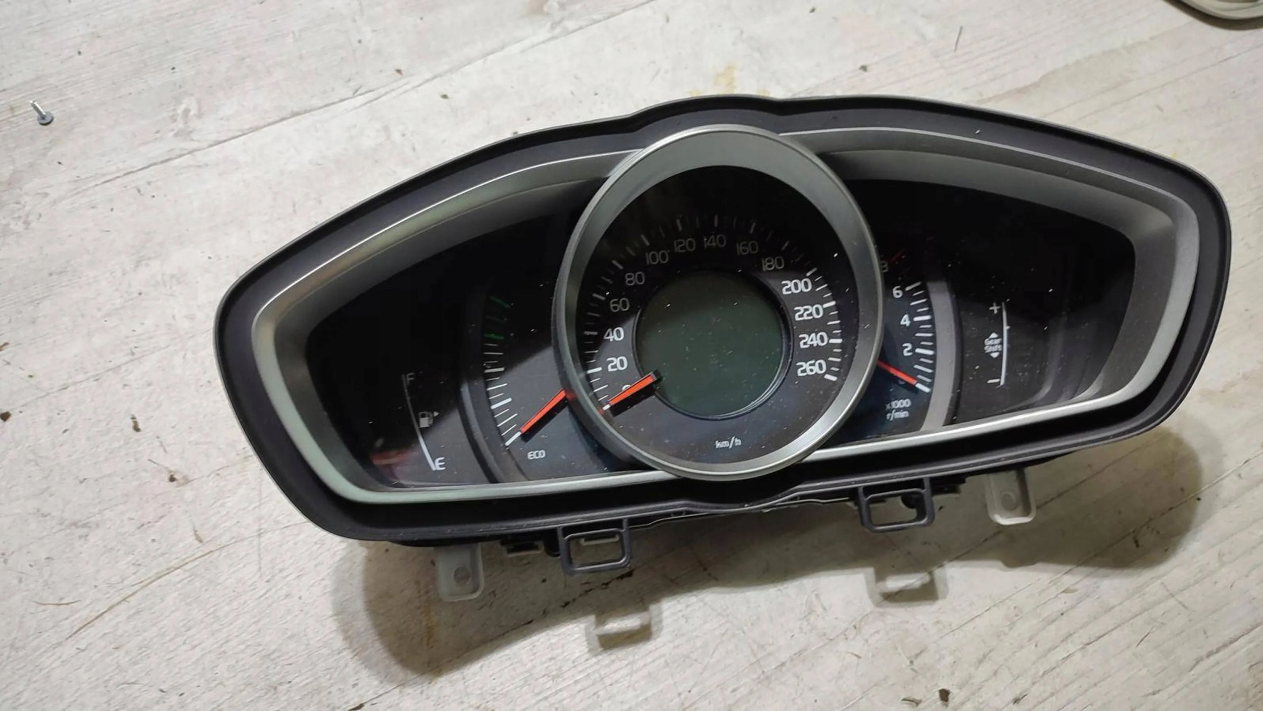 Volvo V40 2018 dials dials